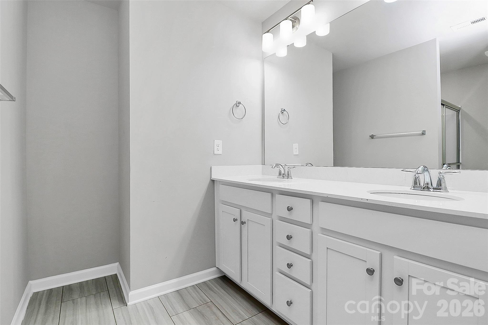 7113 Somerford Road — Charlotte