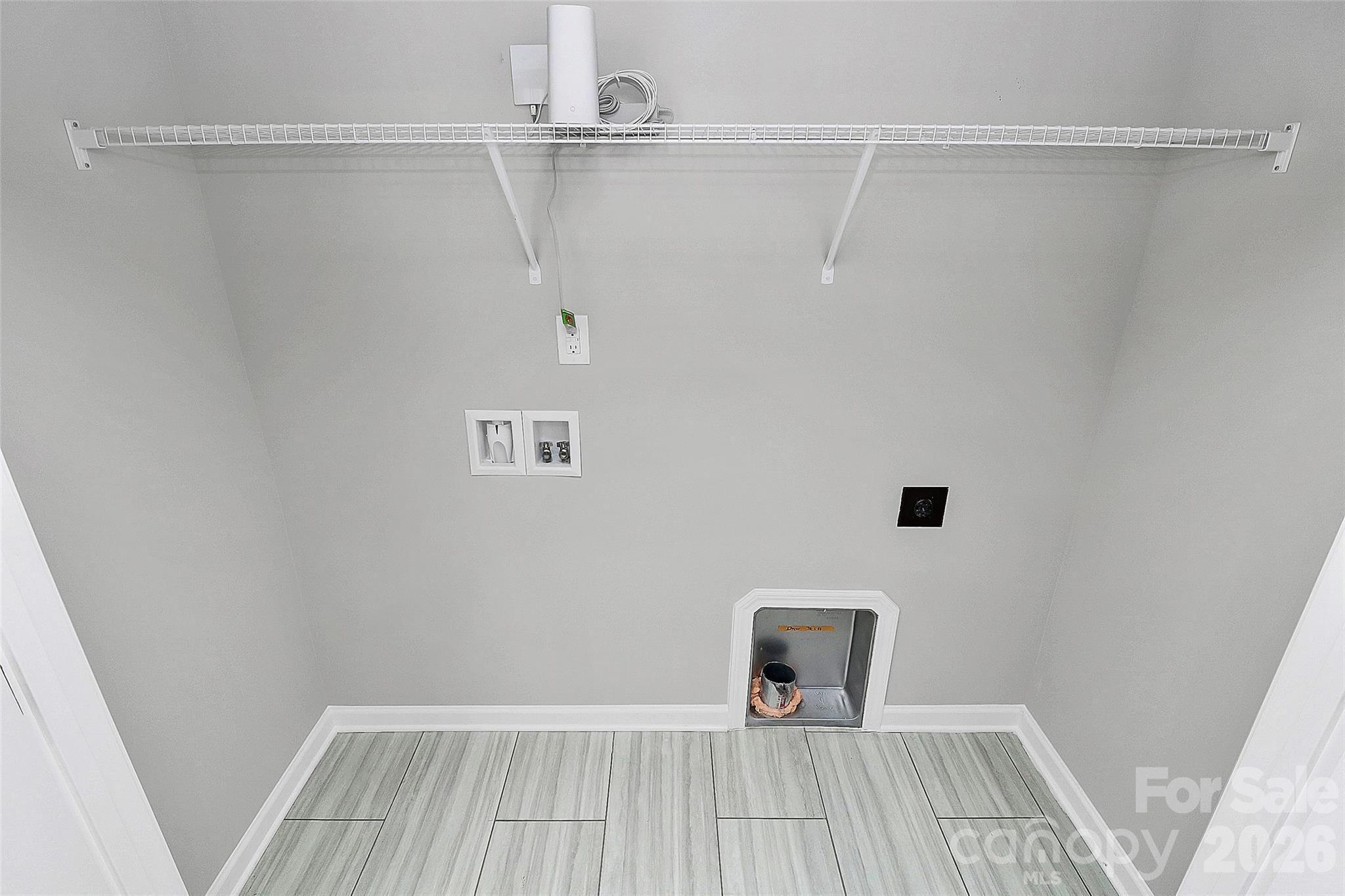 7113 Somerford Road — Charlotte