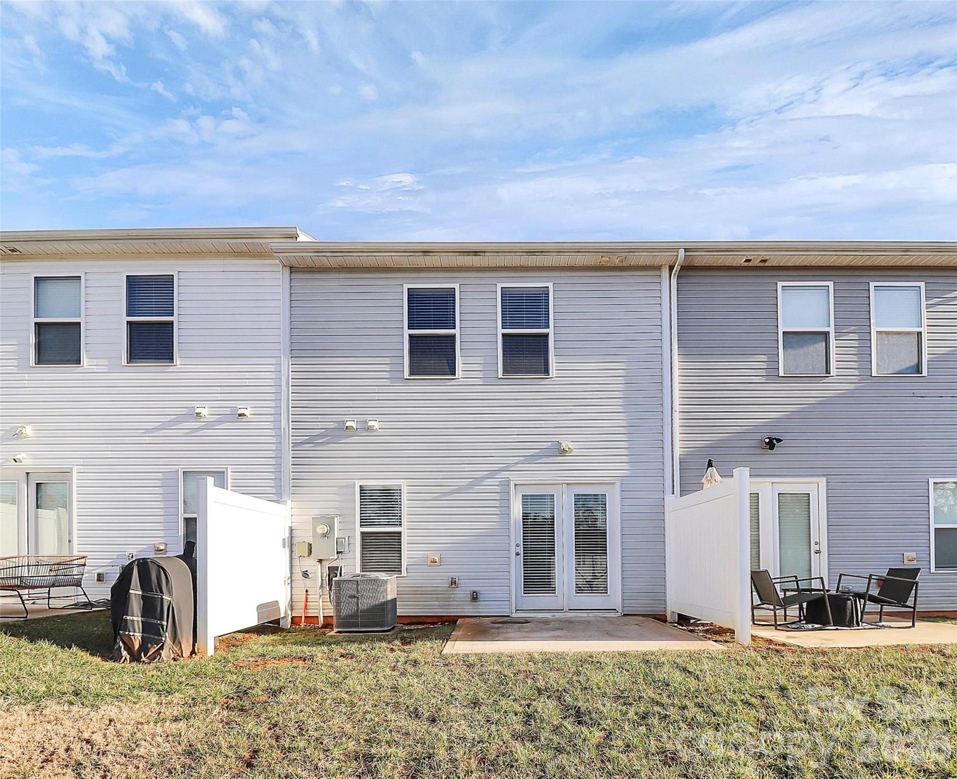 7113 Somerford Road — Charlotte
