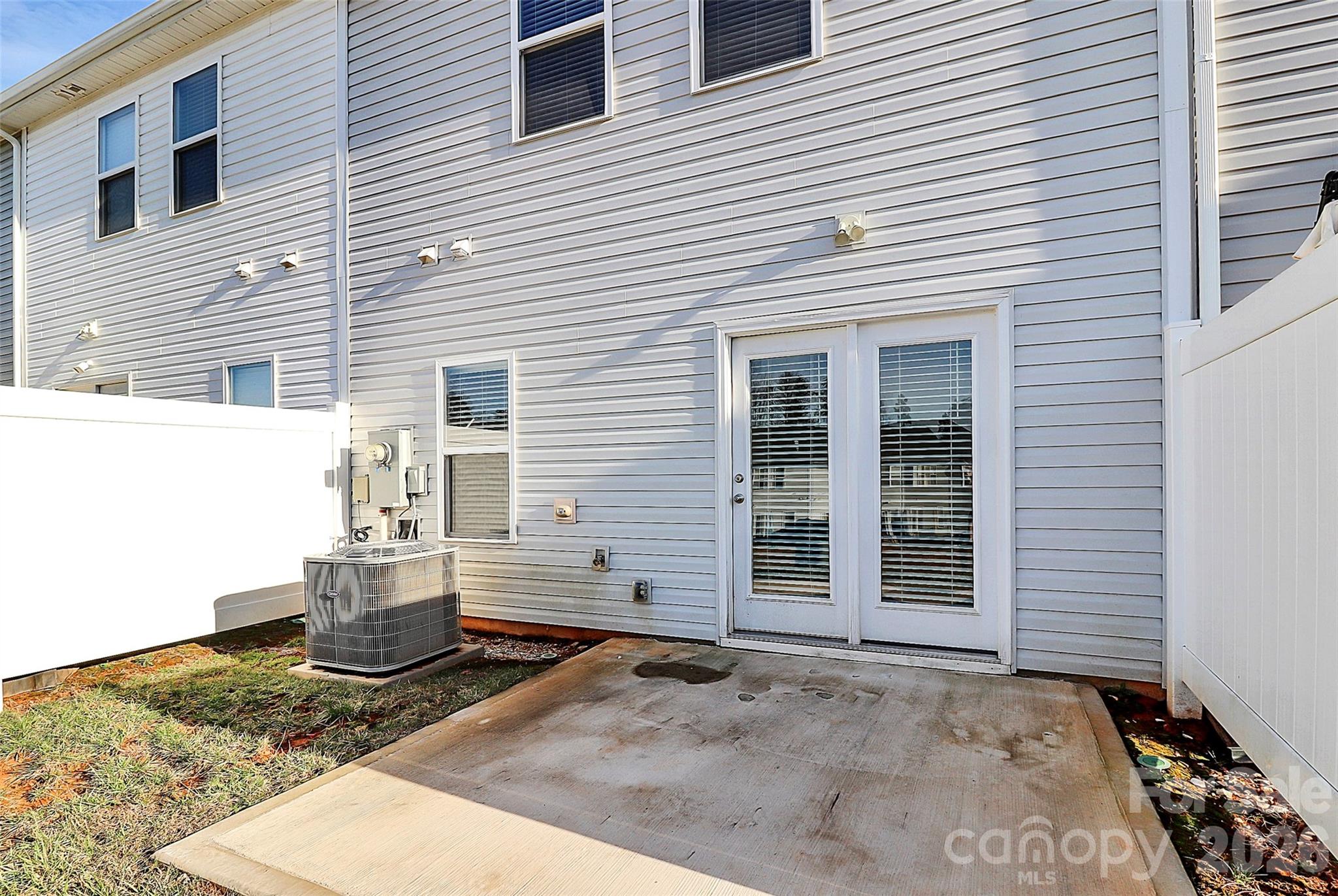 7113 Somerford Road — Charlotte