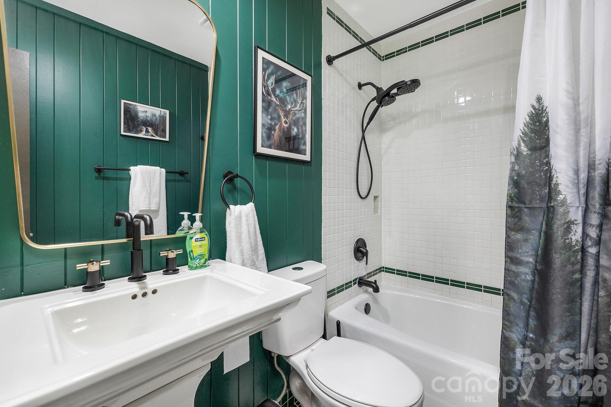 556/558 Thorncliff Drive — Seven Devils