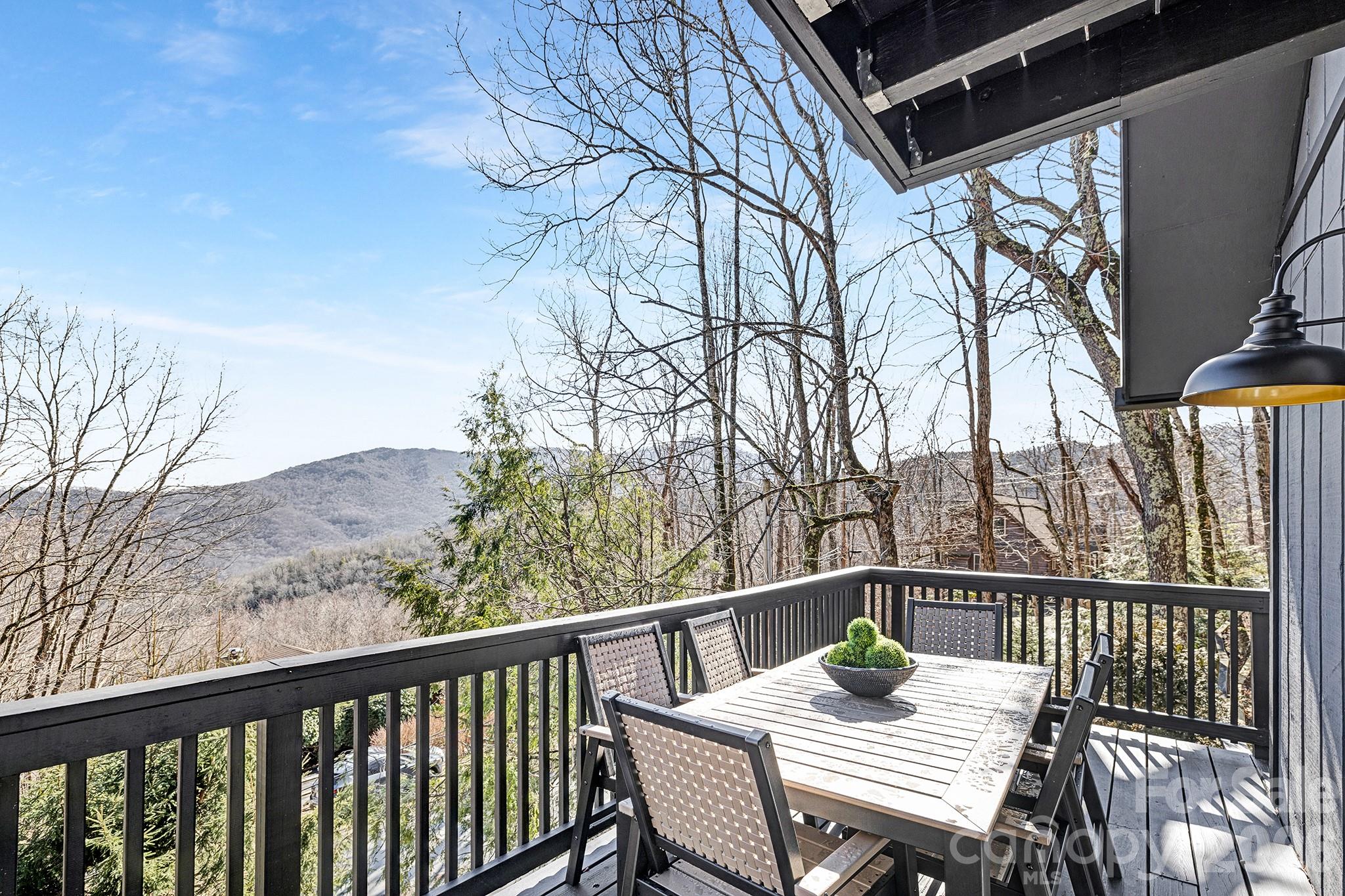 556/558 Thorncliff Drive — Seven Devils