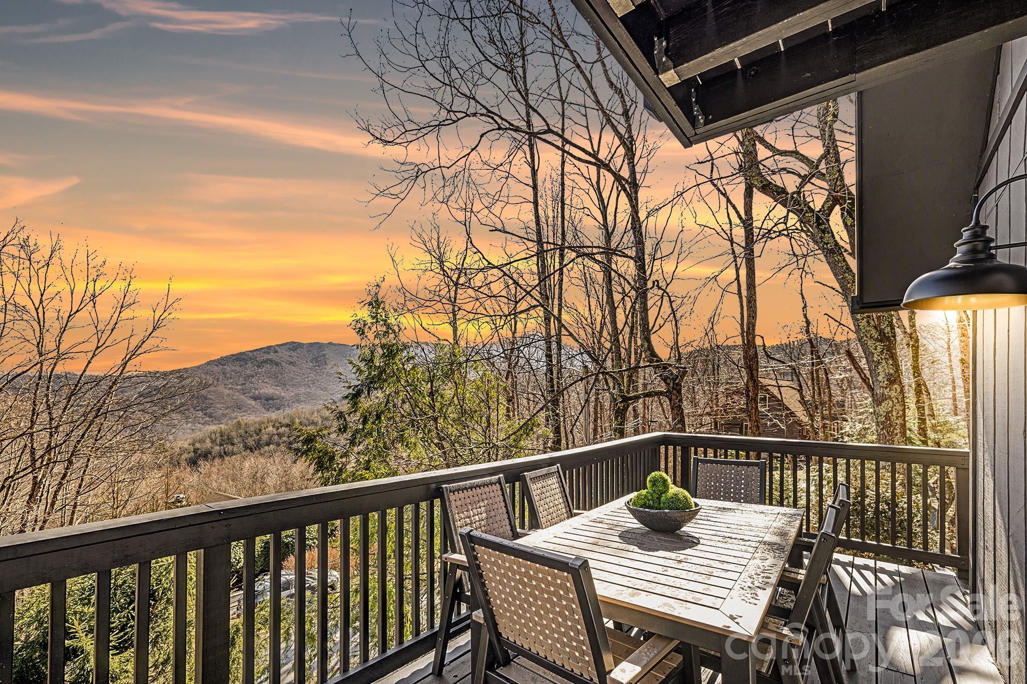 556/558 Thorncliff Drive — Seven Devils