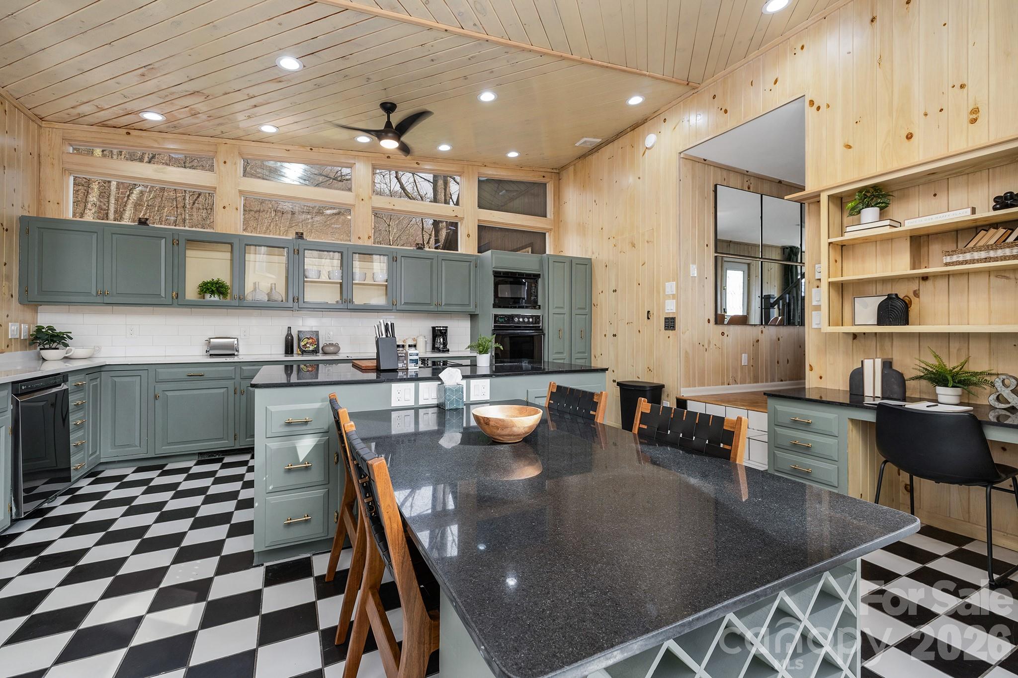 556/558 Thorncliff Drive — Seven Devils