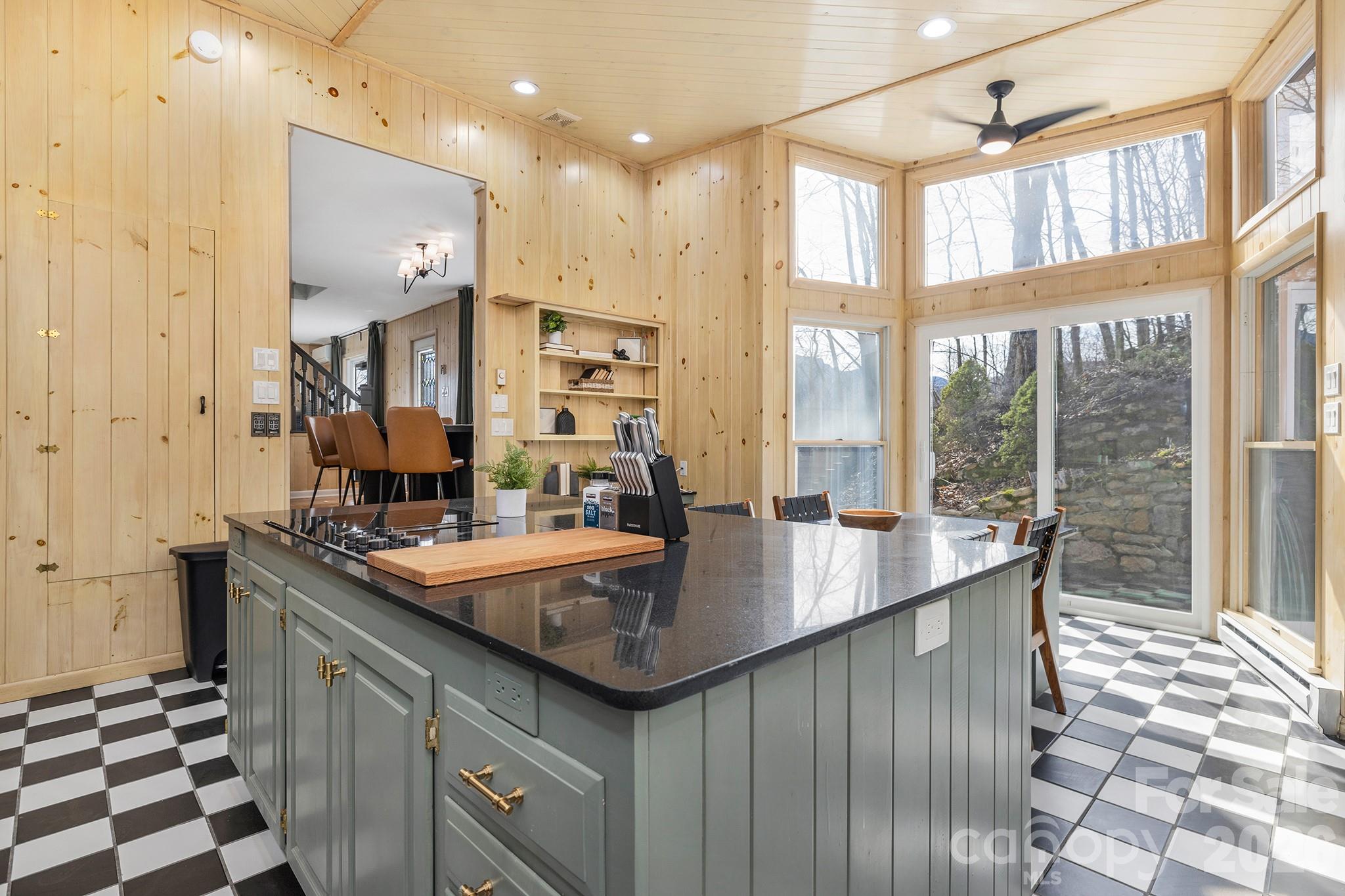 556/558 Thorncliff Drive — Seven Devils