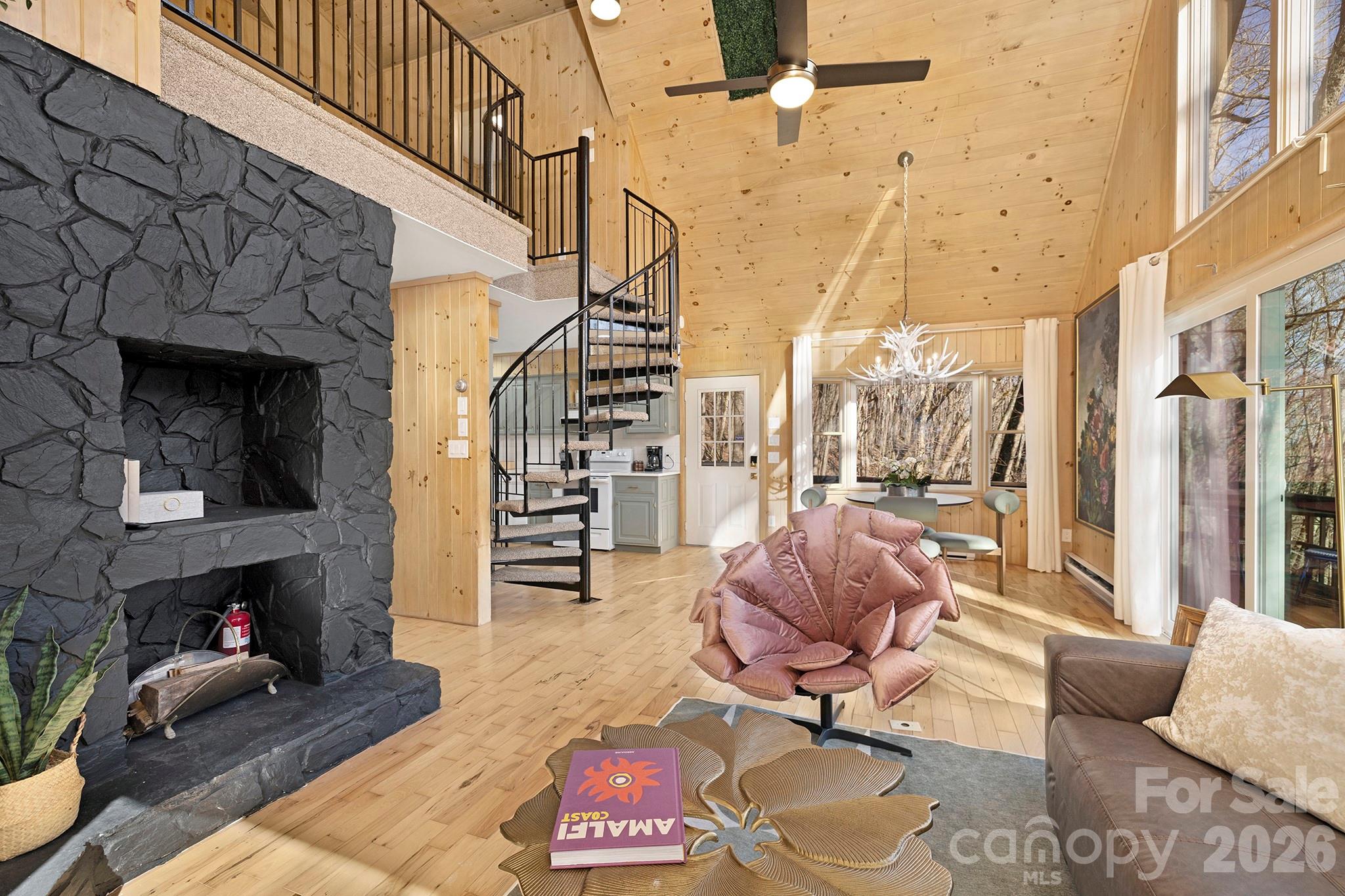 556/558 Thorncliff Drive — Seven Devils