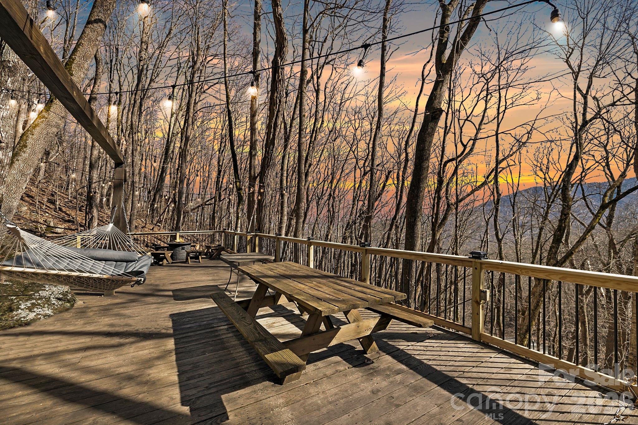 556/558 Thorncliff Drive — Seven Devils