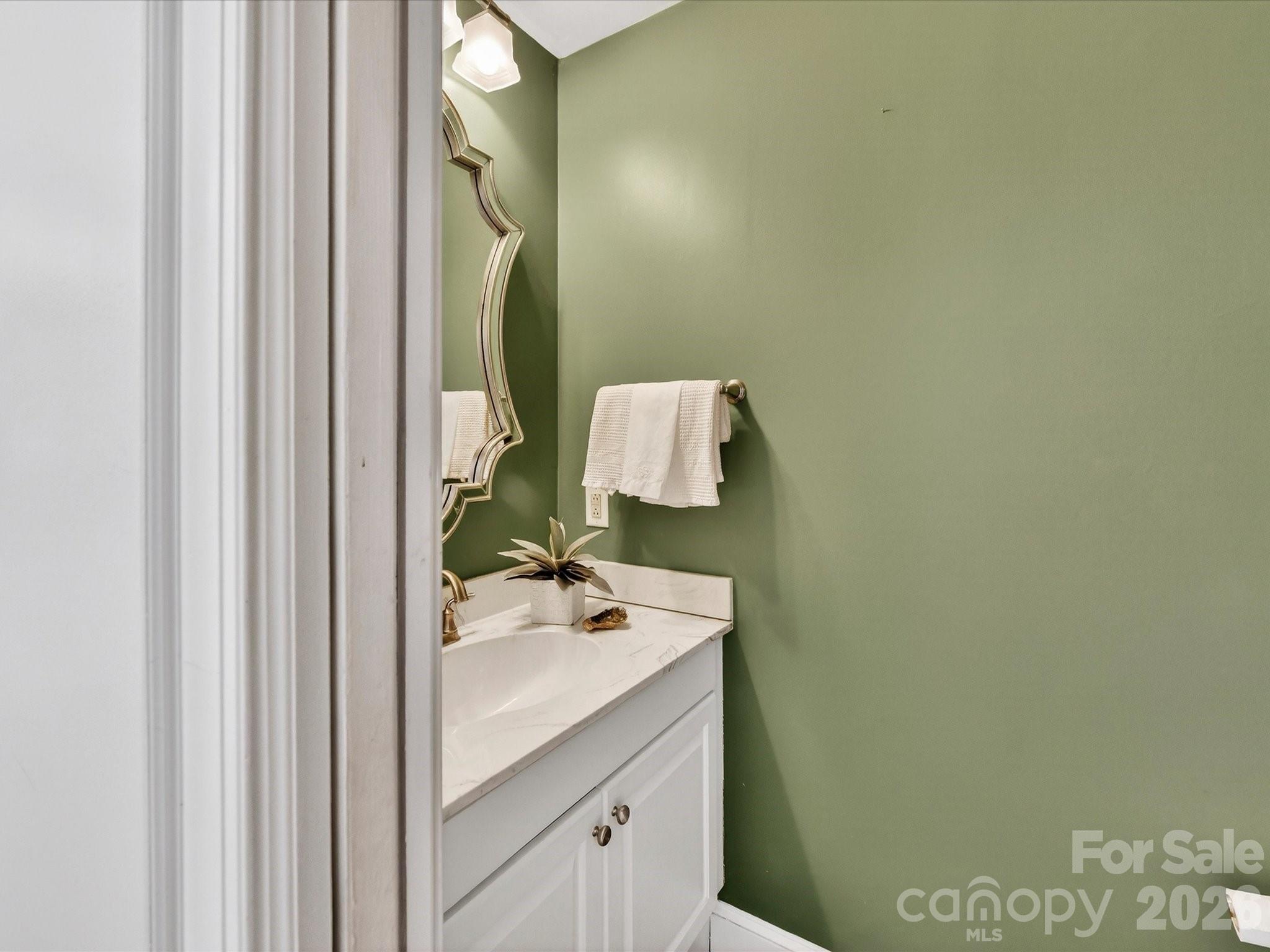 1847 Meadowood Lane — Charlotte