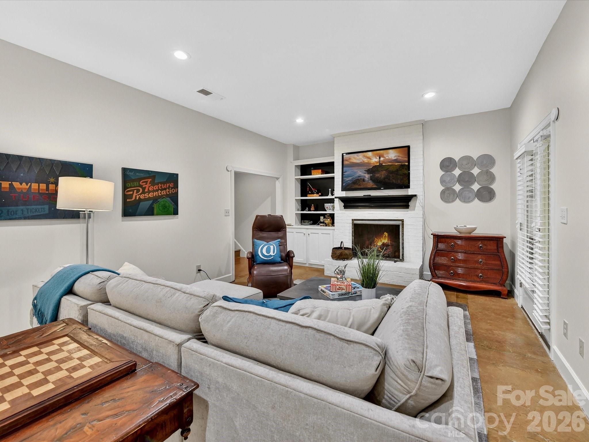 1847 Meadowood Lane — Charlotte
