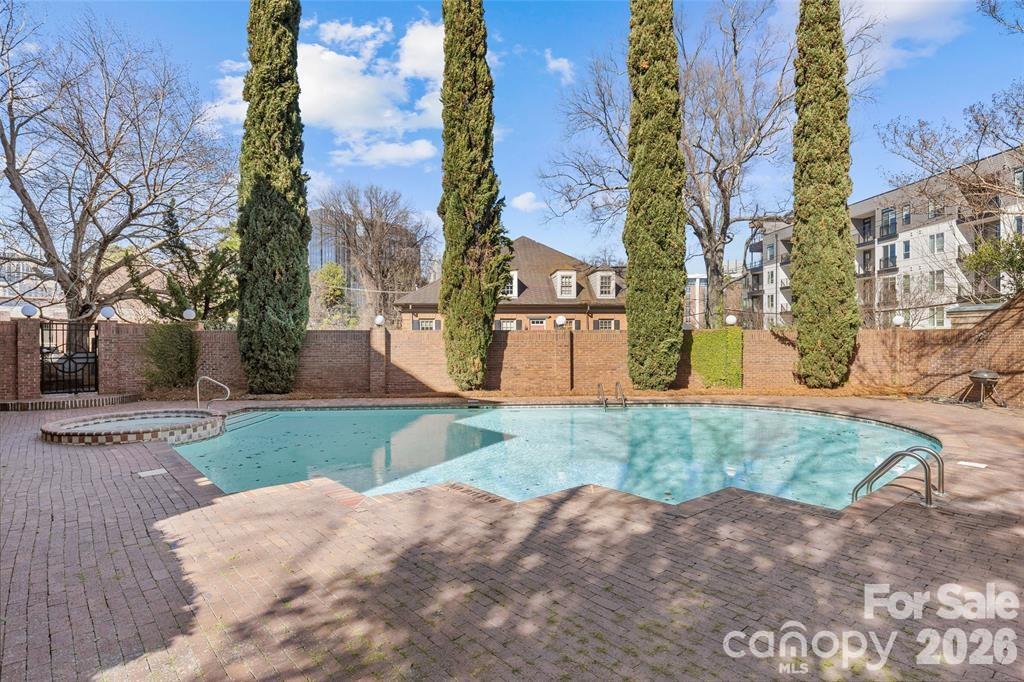 1109 E Morehead Street #16 — Charlotte