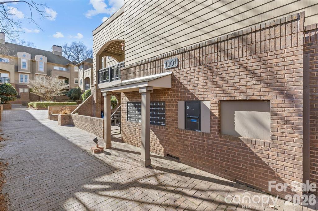 1109 E Morehead Street #16 — Charlotte