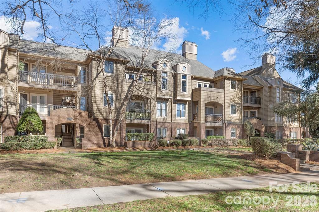 1109 E Morehead Street #16 — Charlotte