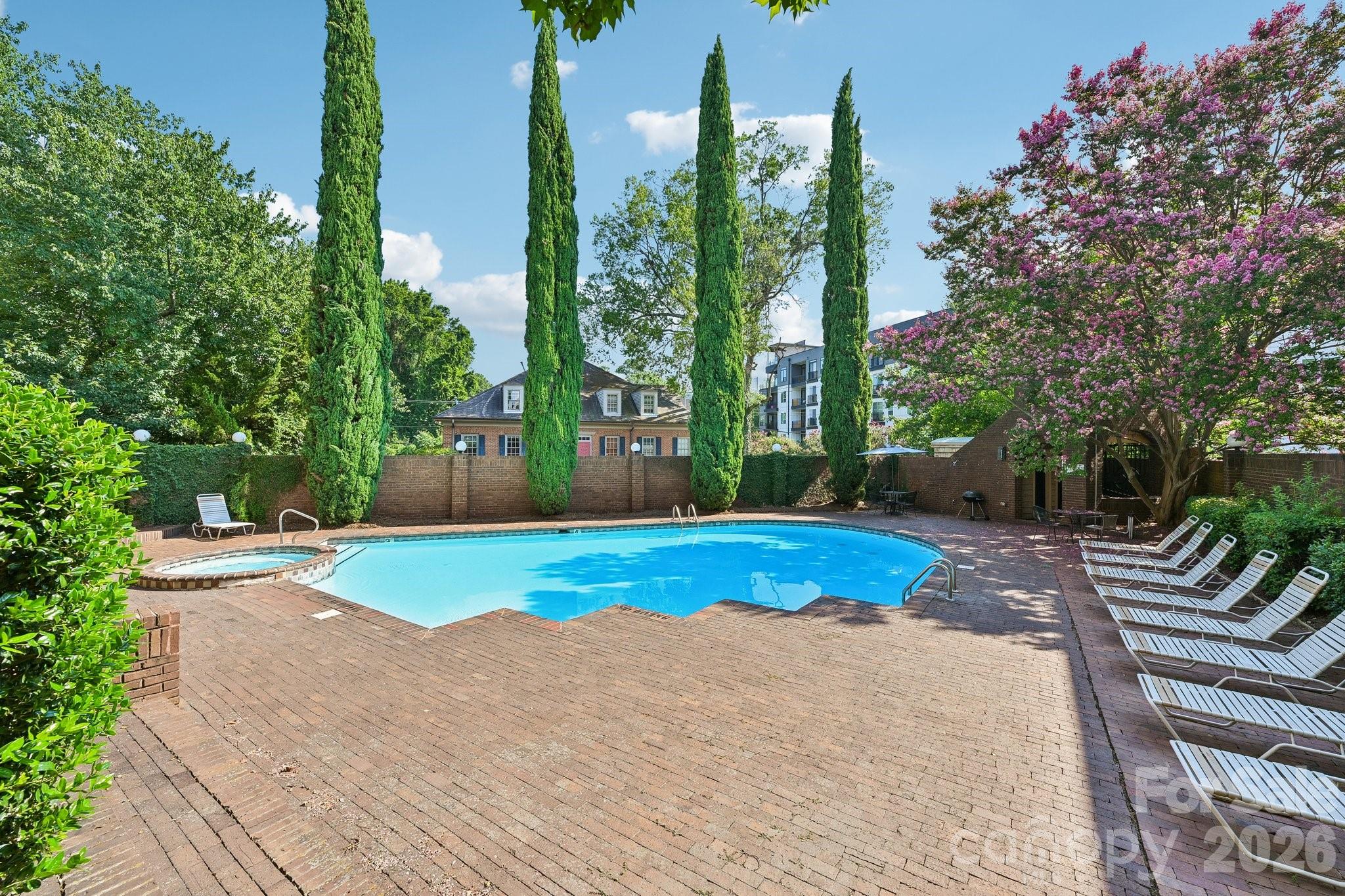 1109 E Morehead Street #16 — Charlotte