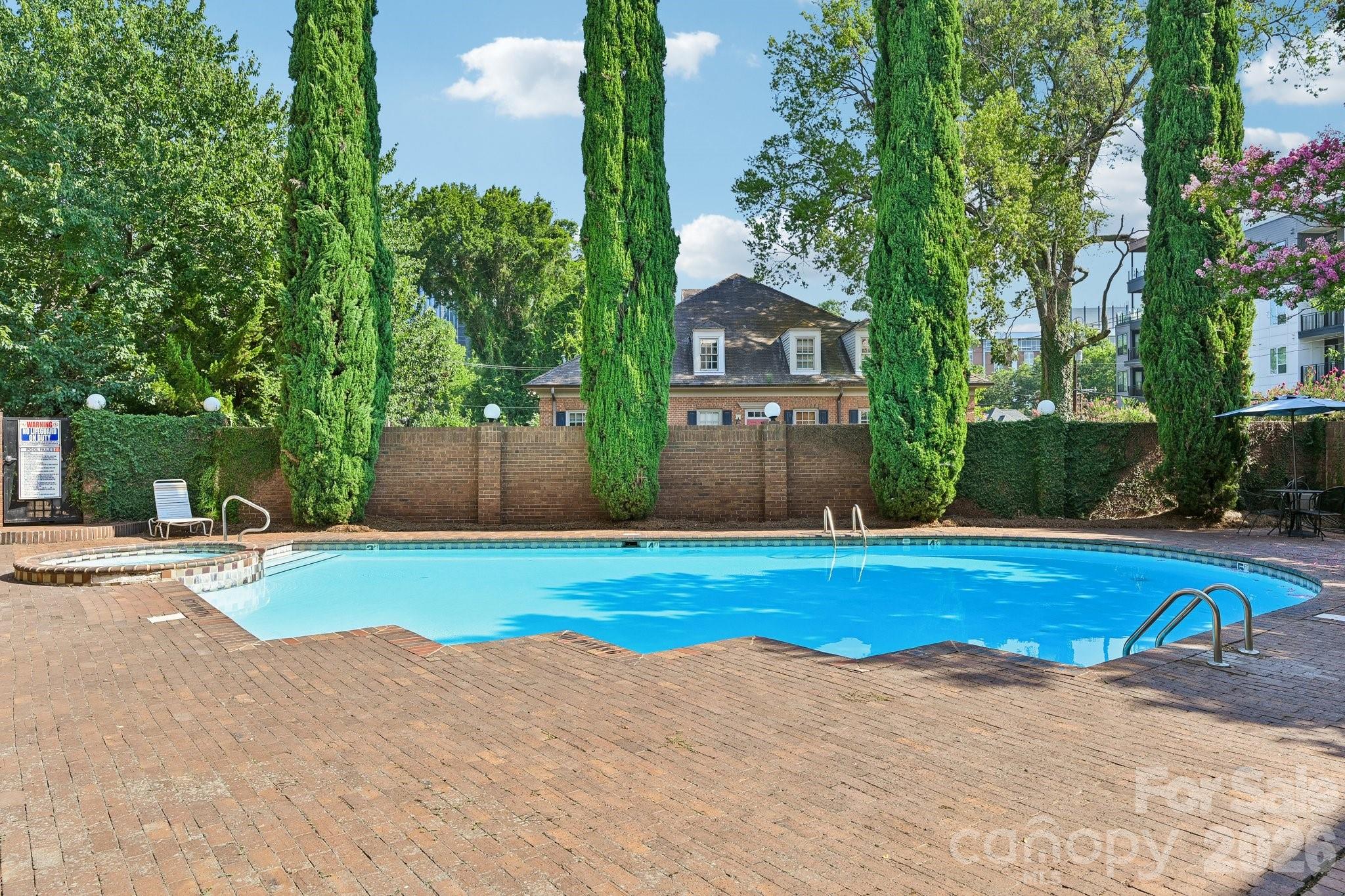 1109 E Morehead Street #16 — Charlotte