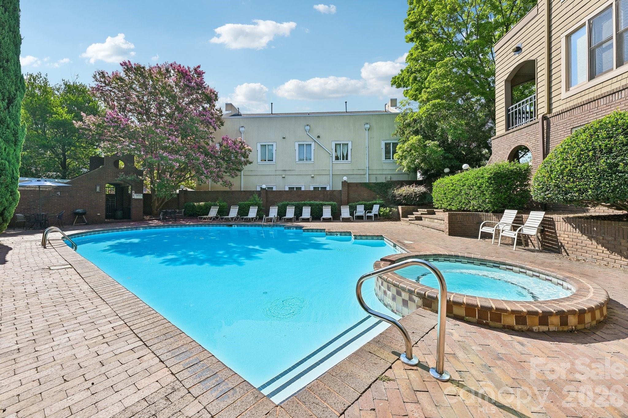 1109 E Morehead Street #16 — Charlotte