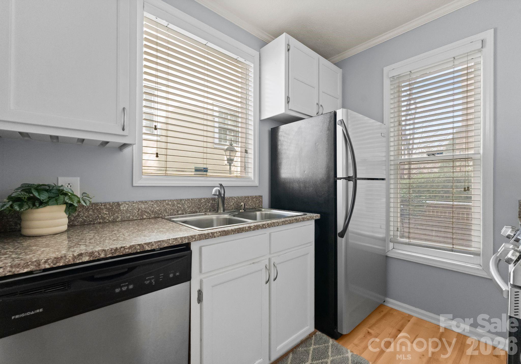 1109 E Morehead Street #16 — Charlotte