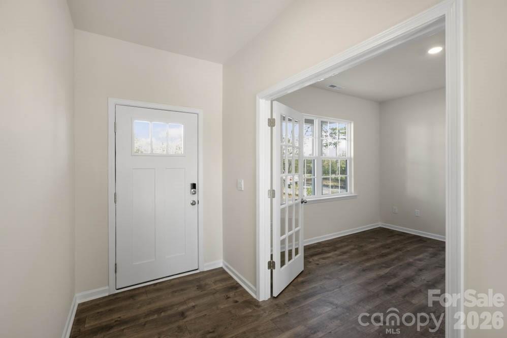 437 Falcon Lane — Lexington