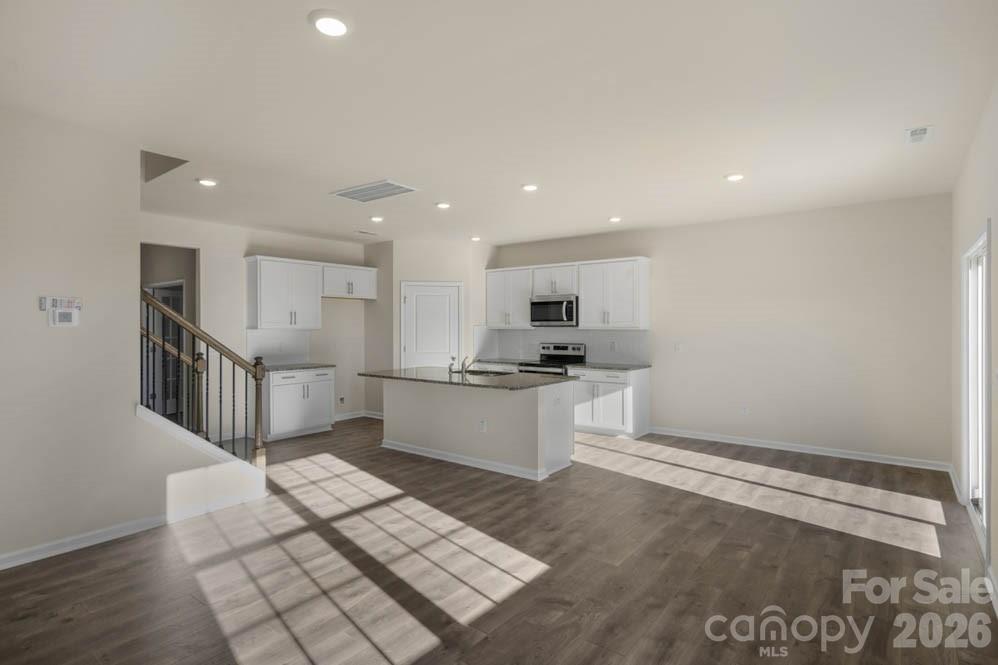 437 Falcon Lane — Lexington