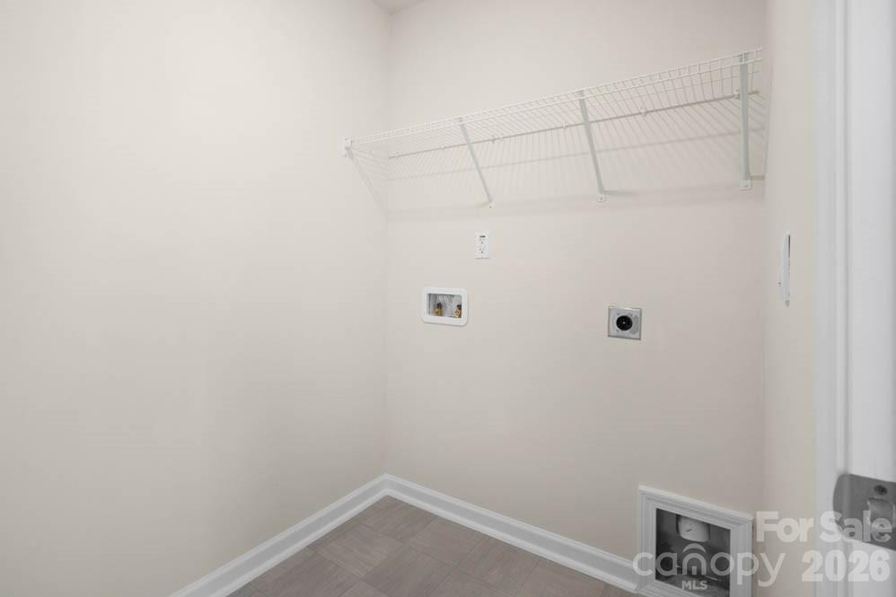 437 Falcon Lane — Lexington