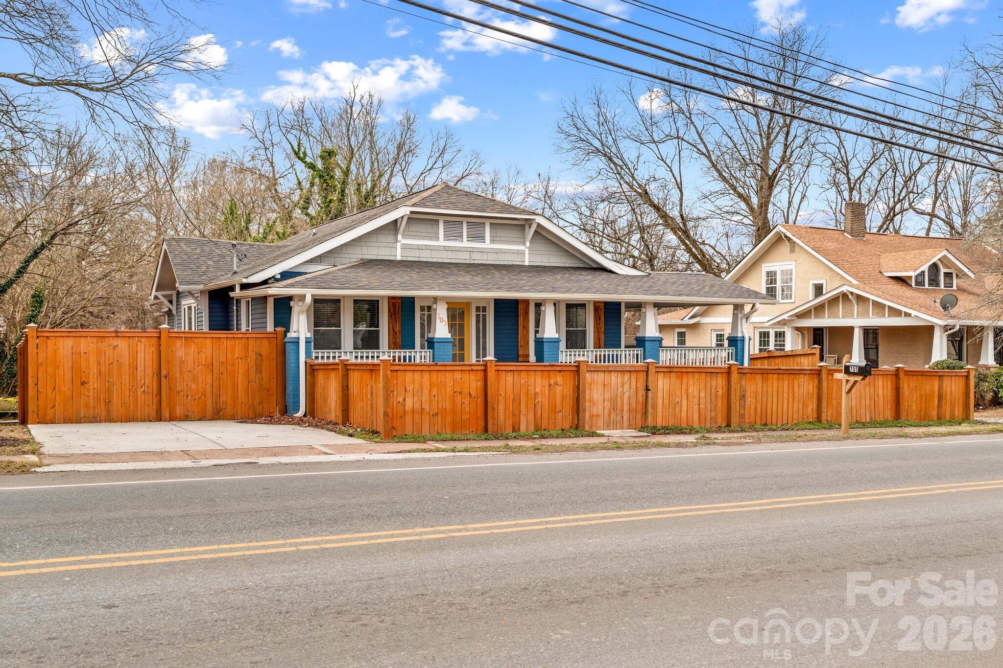 705 W 5th Avenue — Lexington