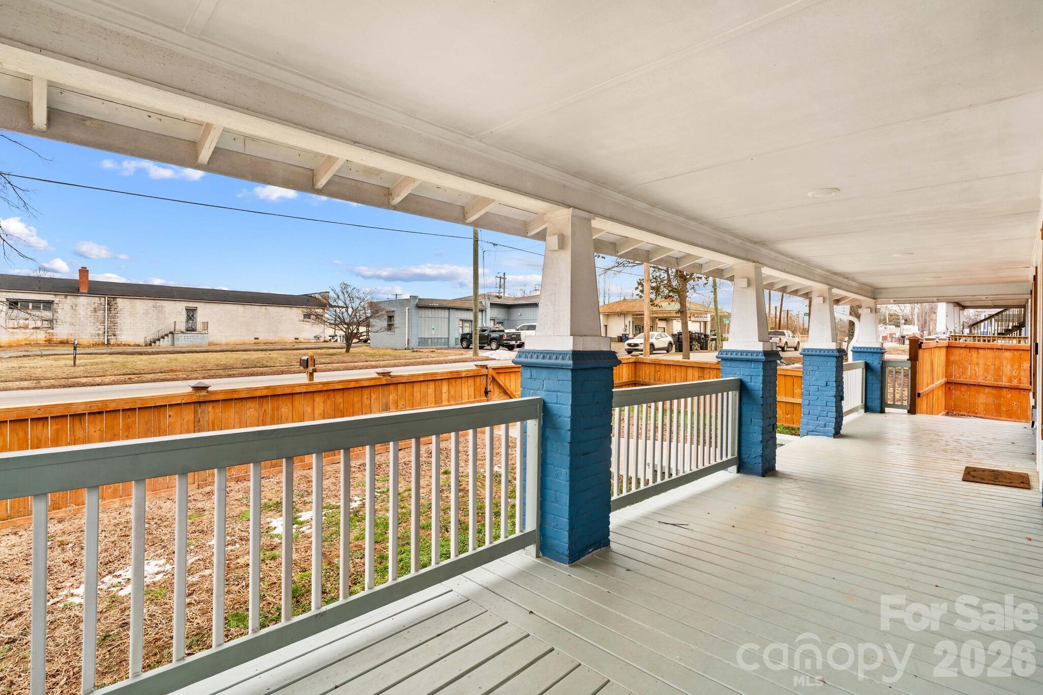 705 W 5th Avenue — Lexington
