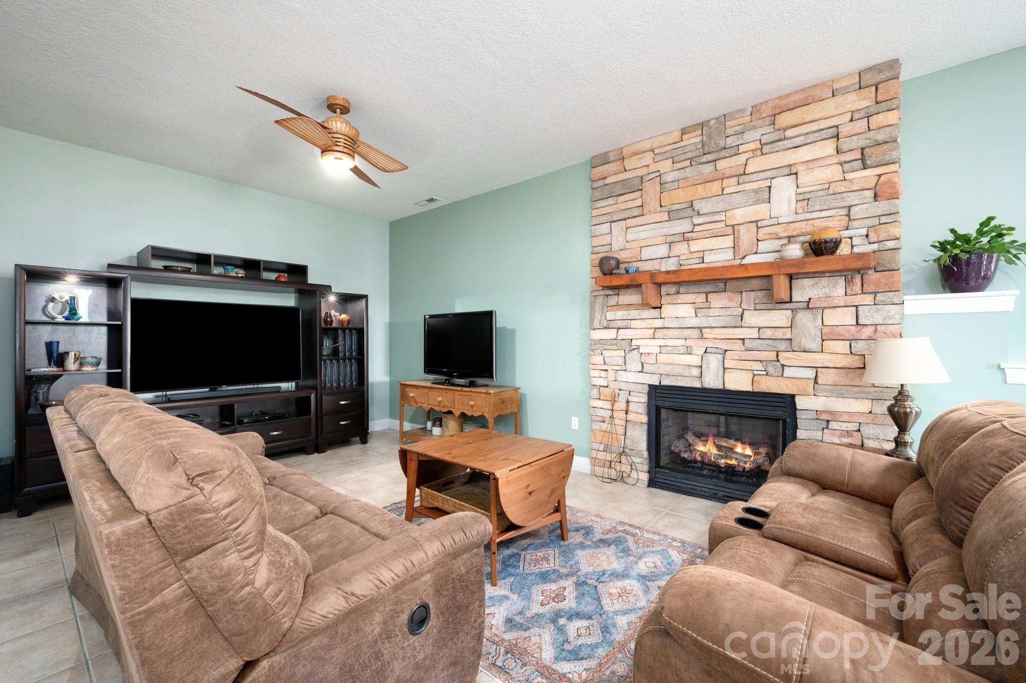 69 Heslar Way — Marshall