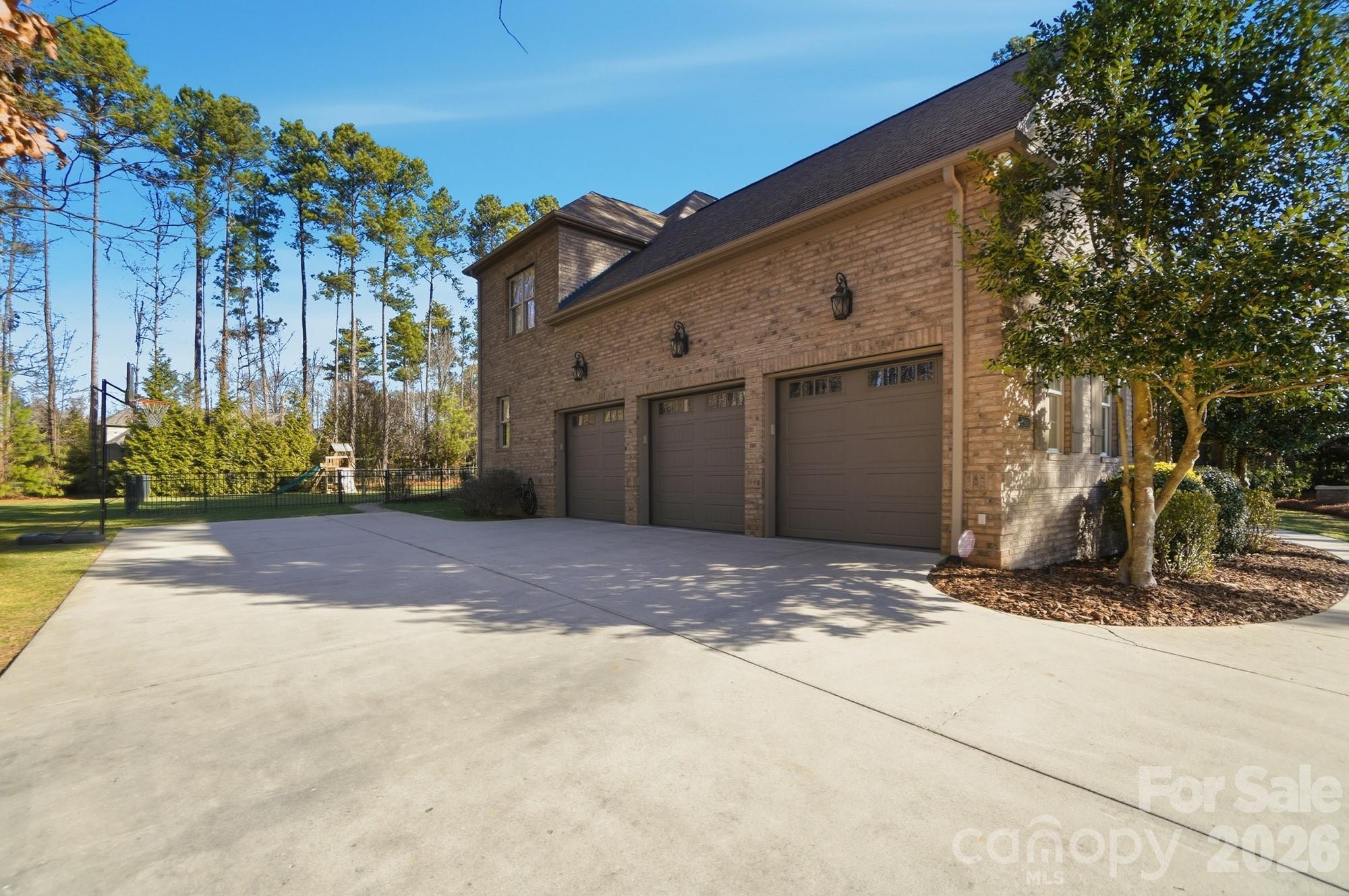 250 Barber Loop — Mooresville