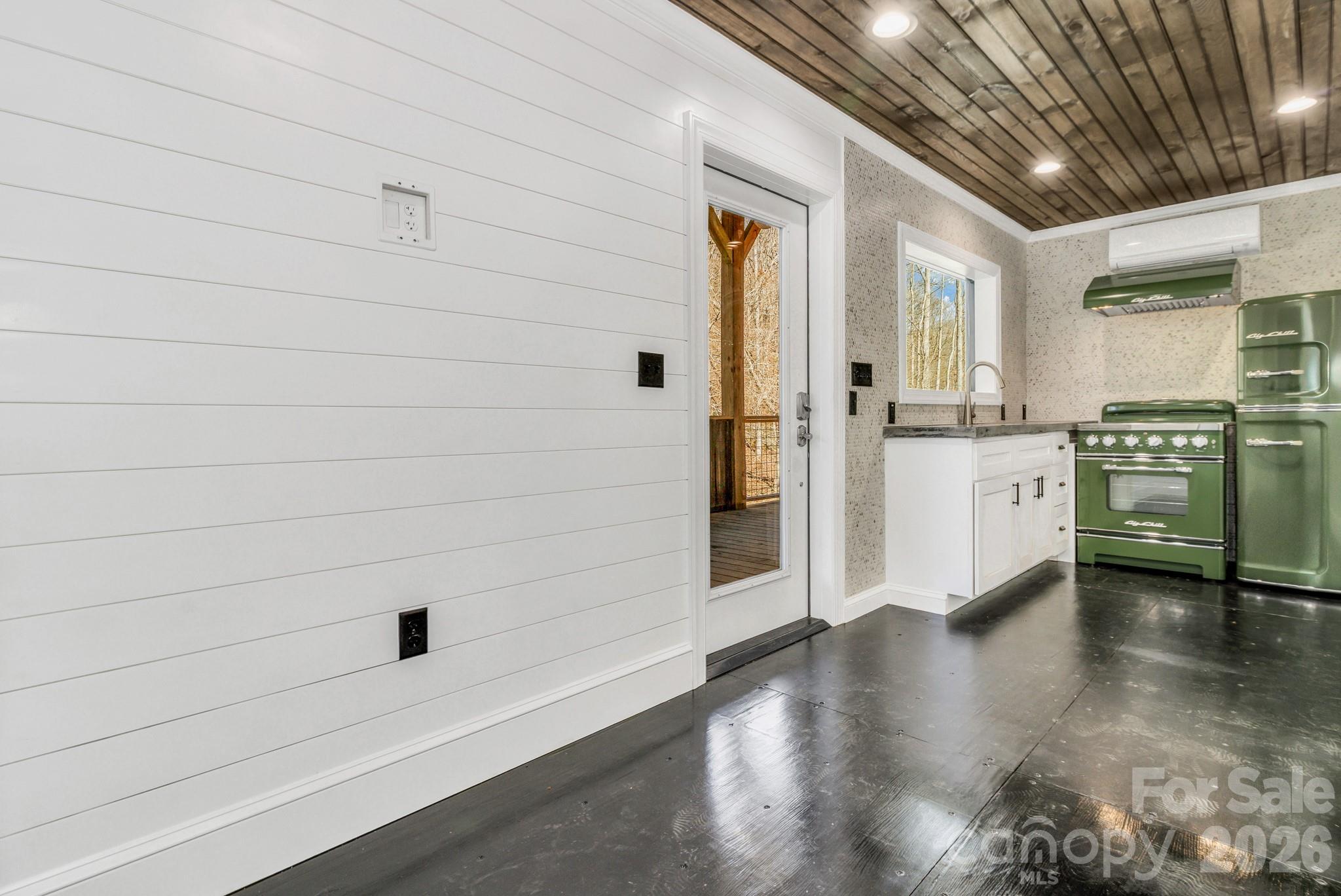 1115 Paint Rock Road — Hot Springs