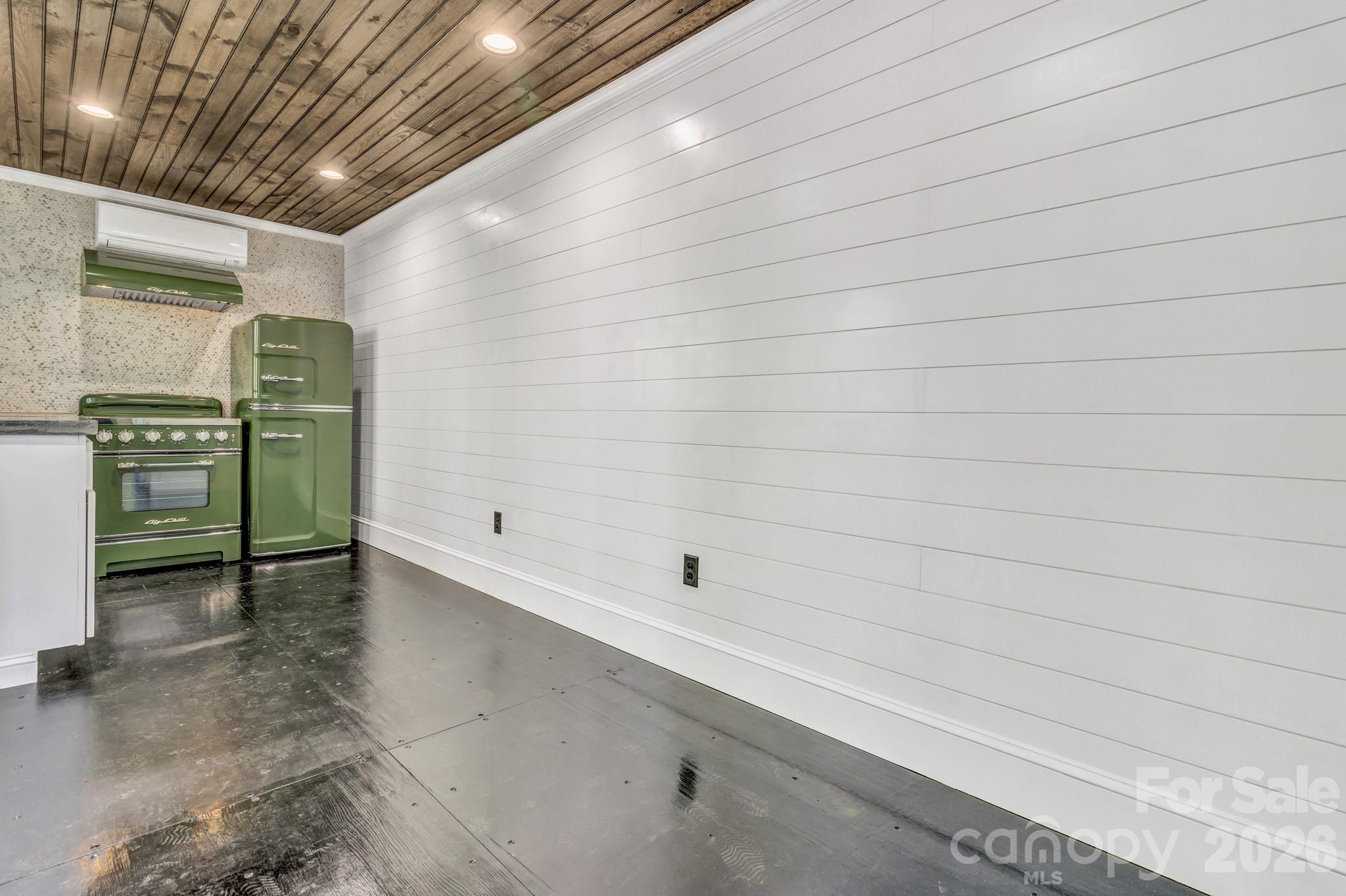 1115 Paint Rock Road — Hot Springs