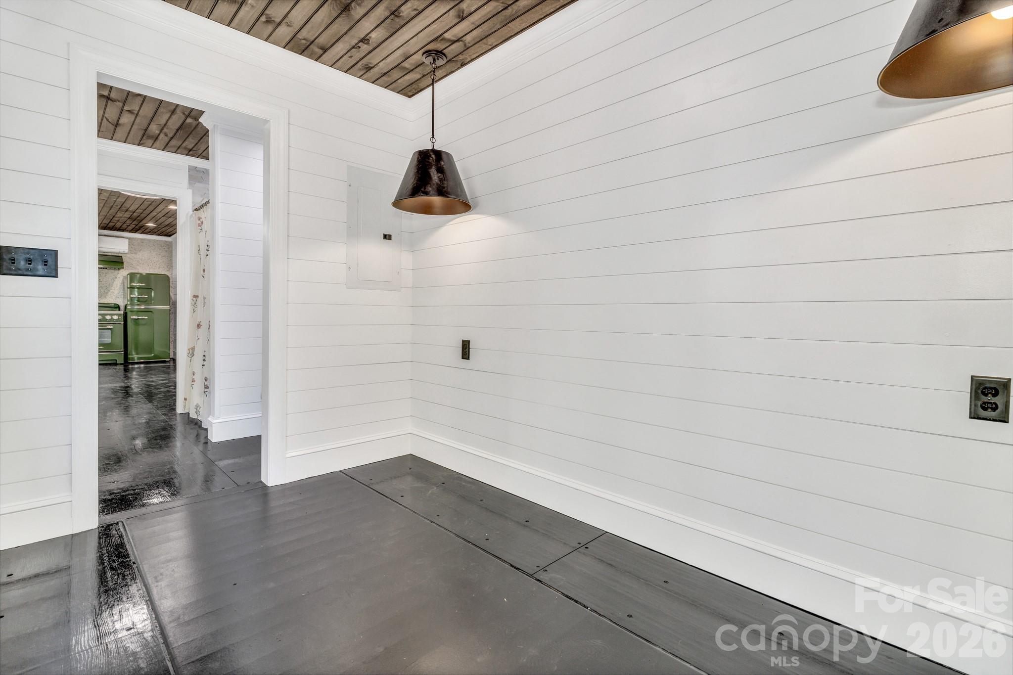 1115 Paint Rock Road — Hot Springs