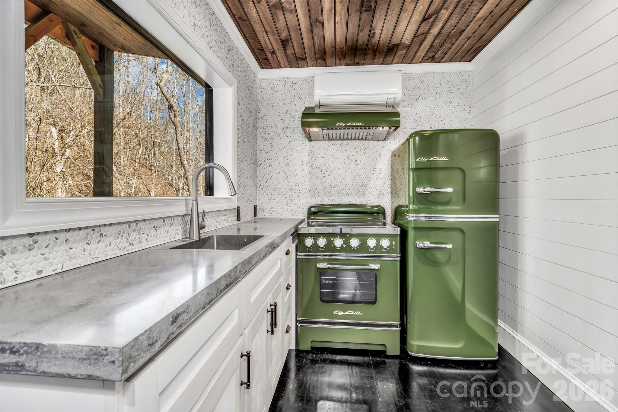 1115 Paint Rock Road — Hot Springs
