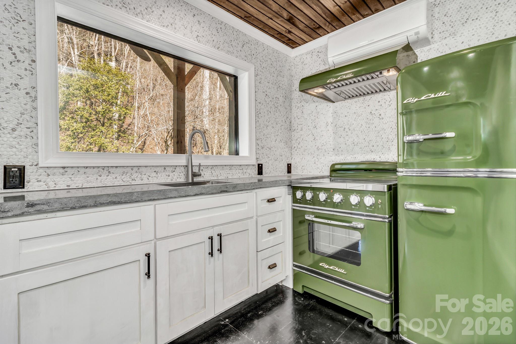 1115 Paint Rock Road — Hot Springs
