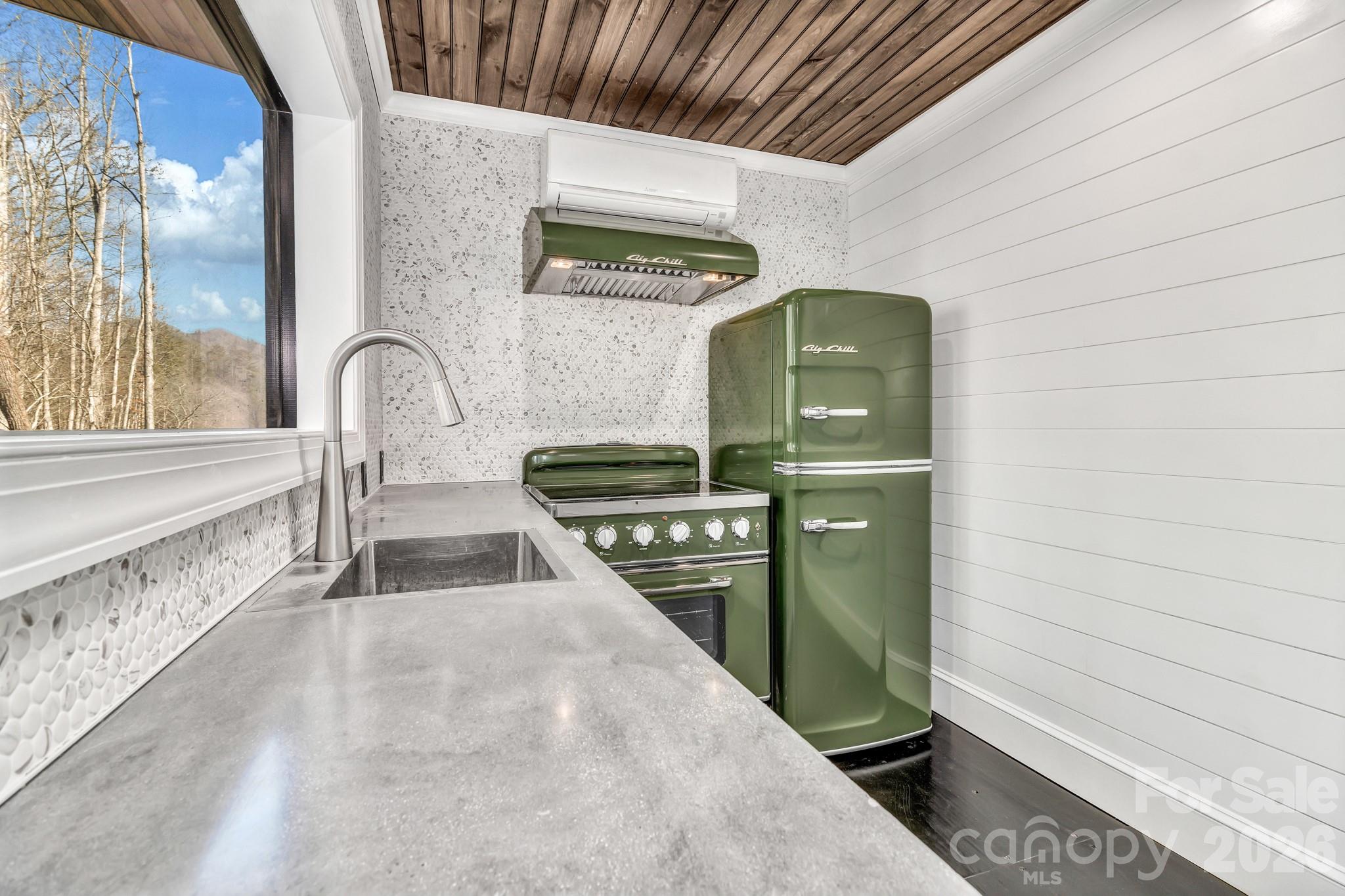 1115 Paint Rock Road — Hot Springs