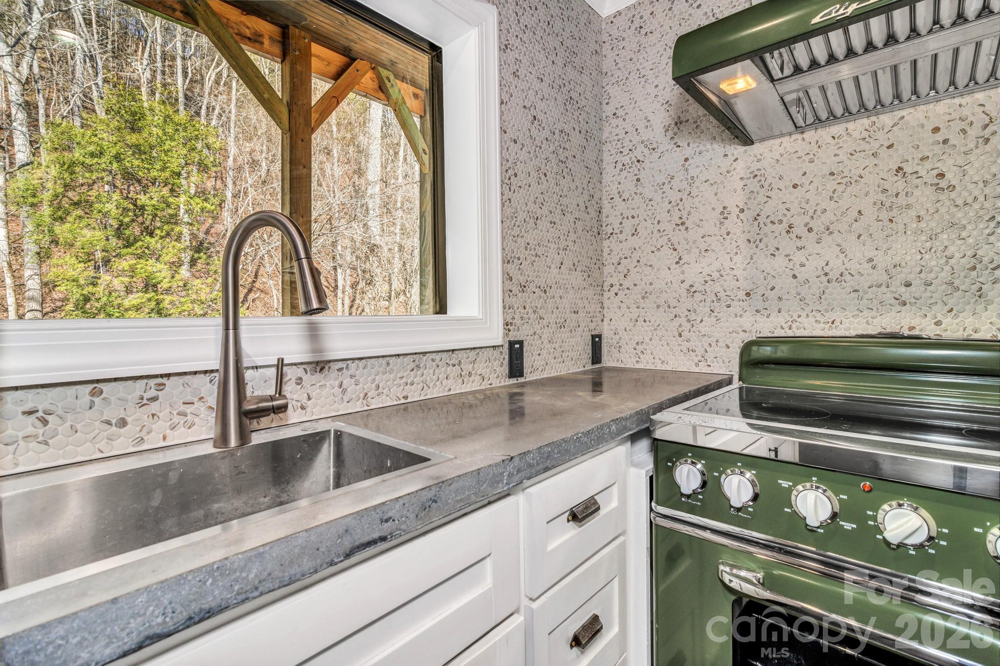 1115 Paint Rock Road — Hot Springs