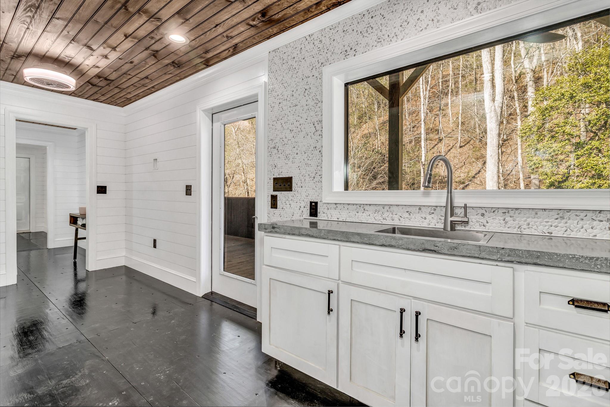 1115 Paint Rock Road — Hot Springs