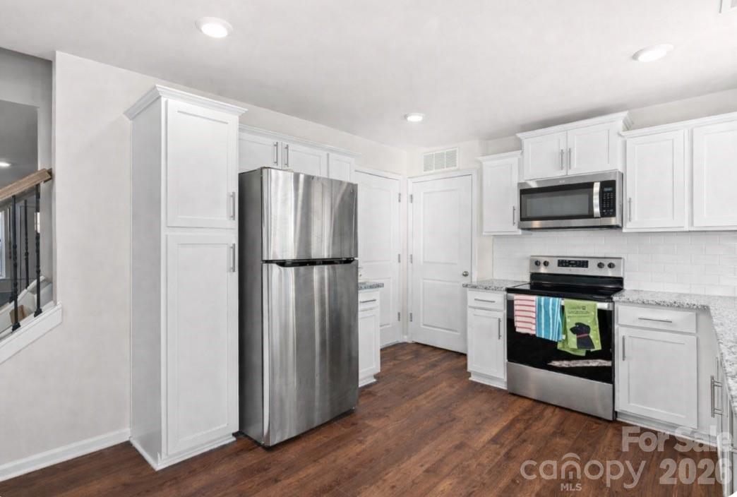 42 Benedict Lane — Weaverville