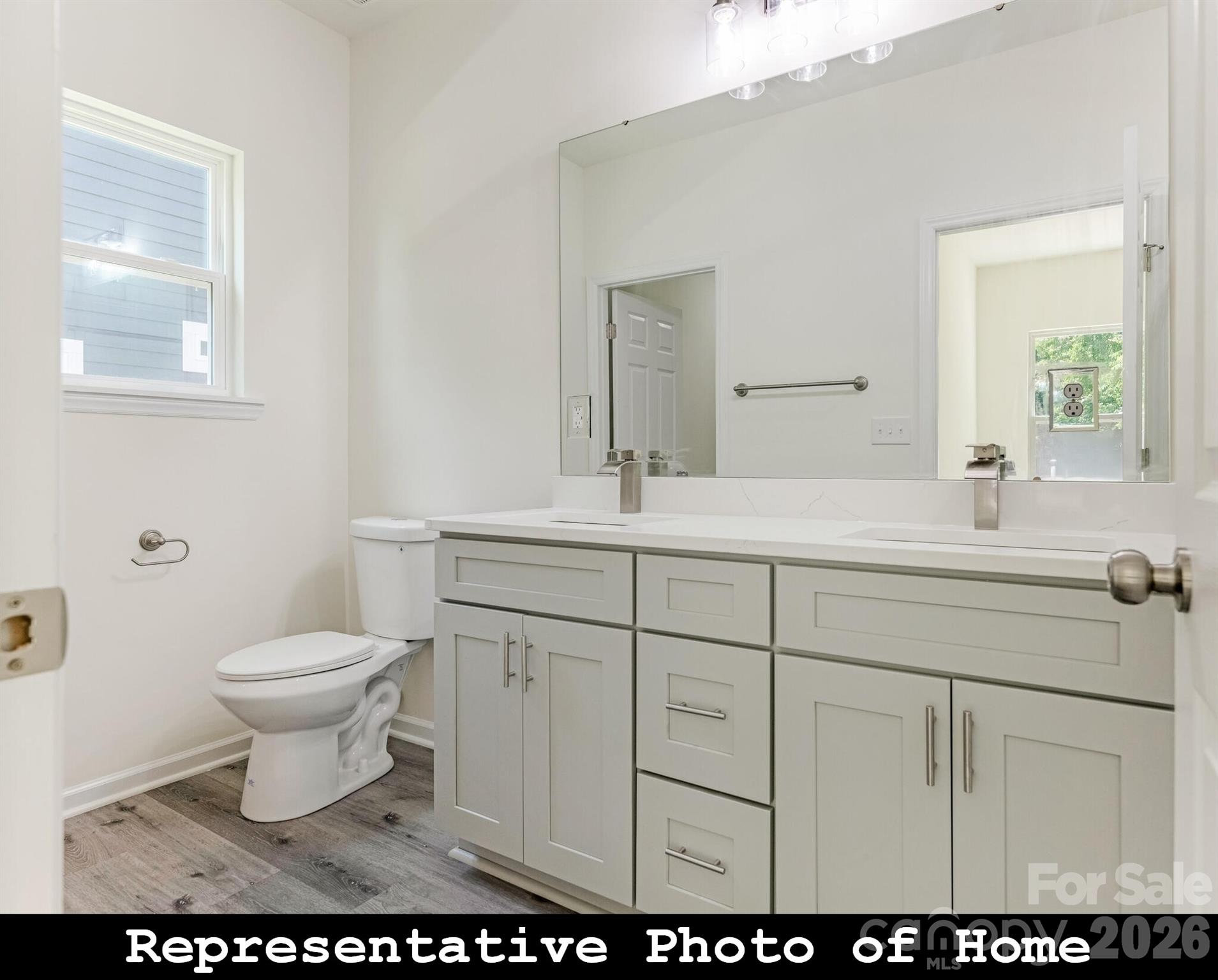 962 S Hoskins Road — Charlotte