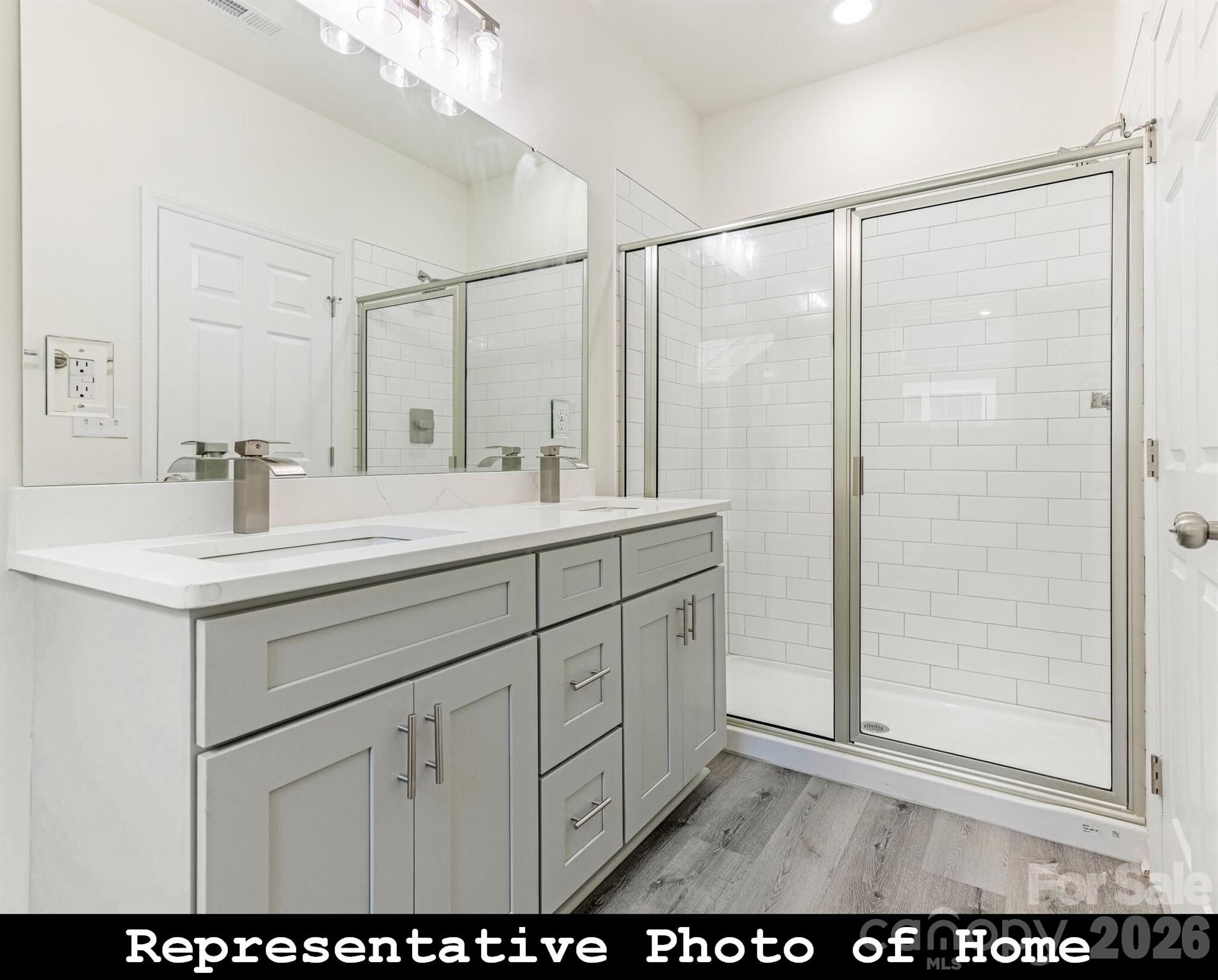 962 S Hoskins Road — Charlotte