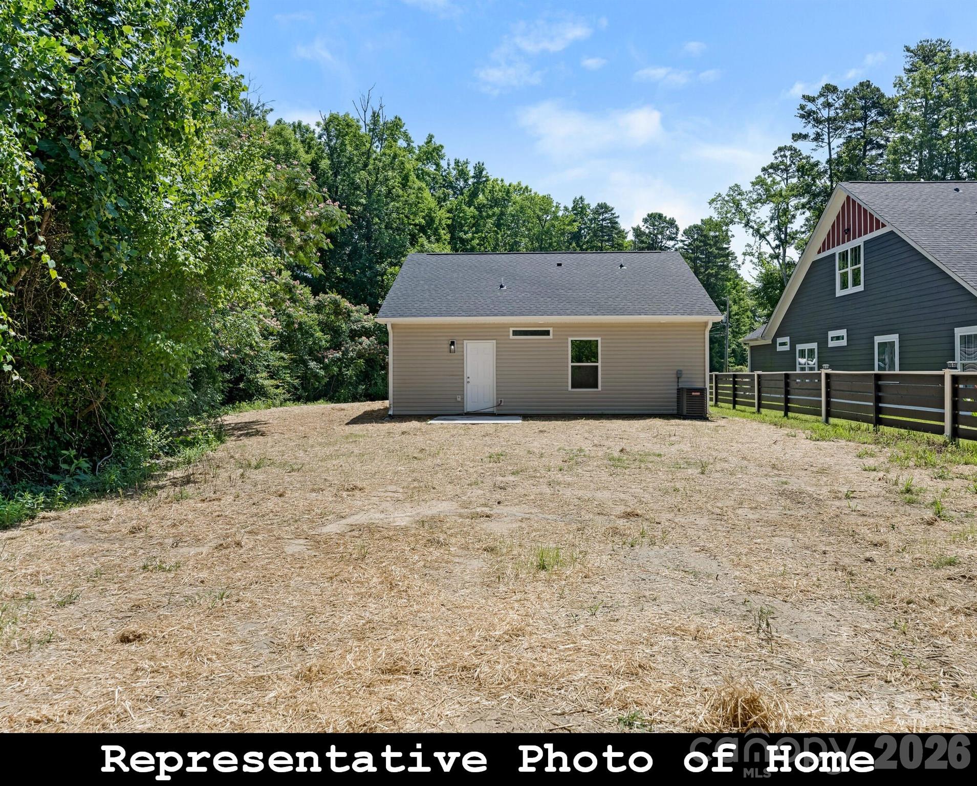 962 S Hoskins Road — Charlotte