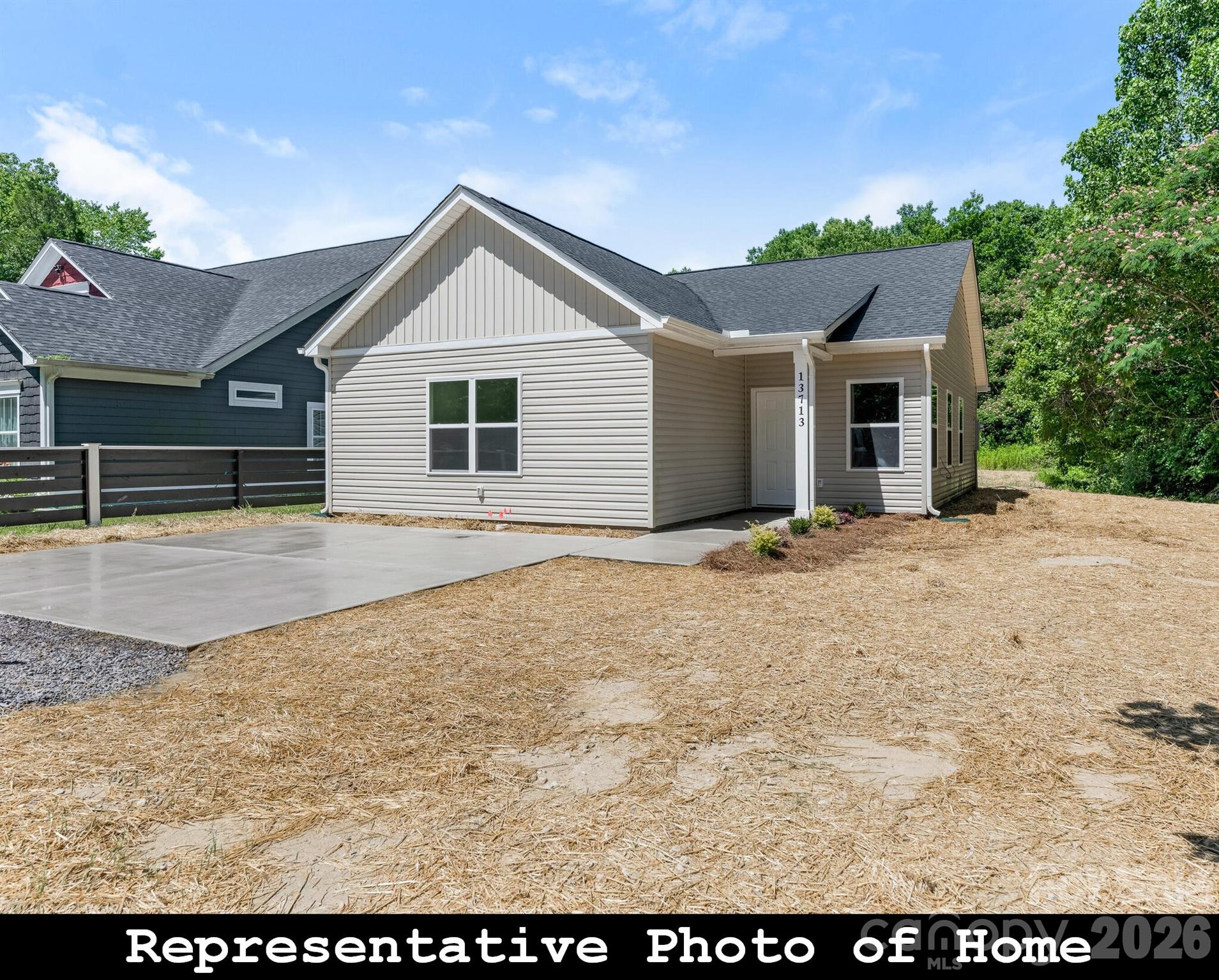 962 S Hoskins Road — Charlotte