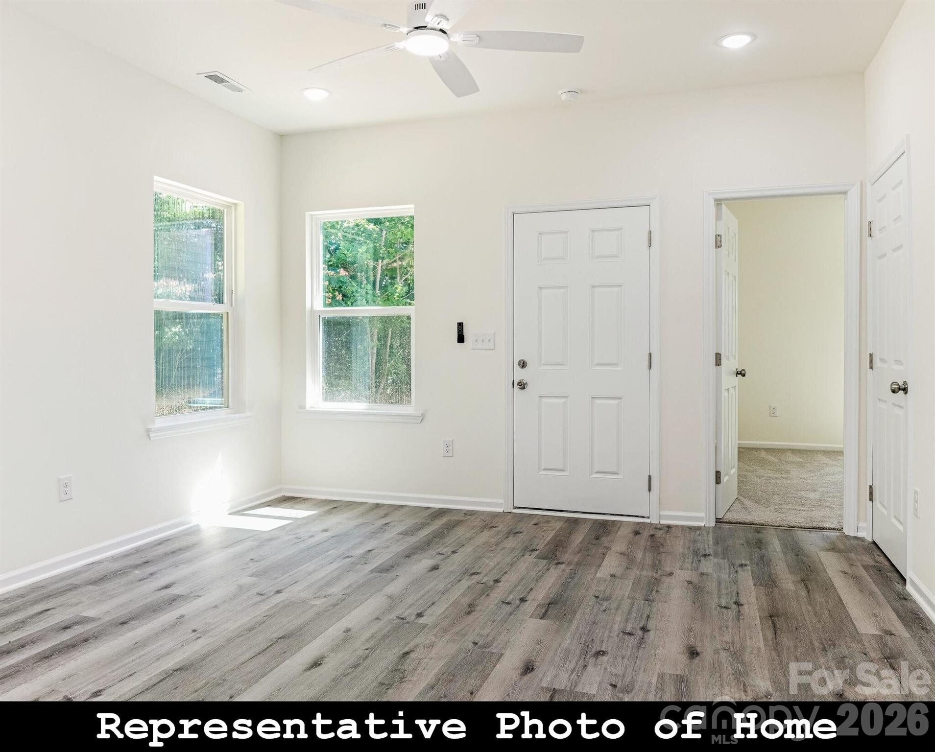 962 S Hoskins Road — Charlotte