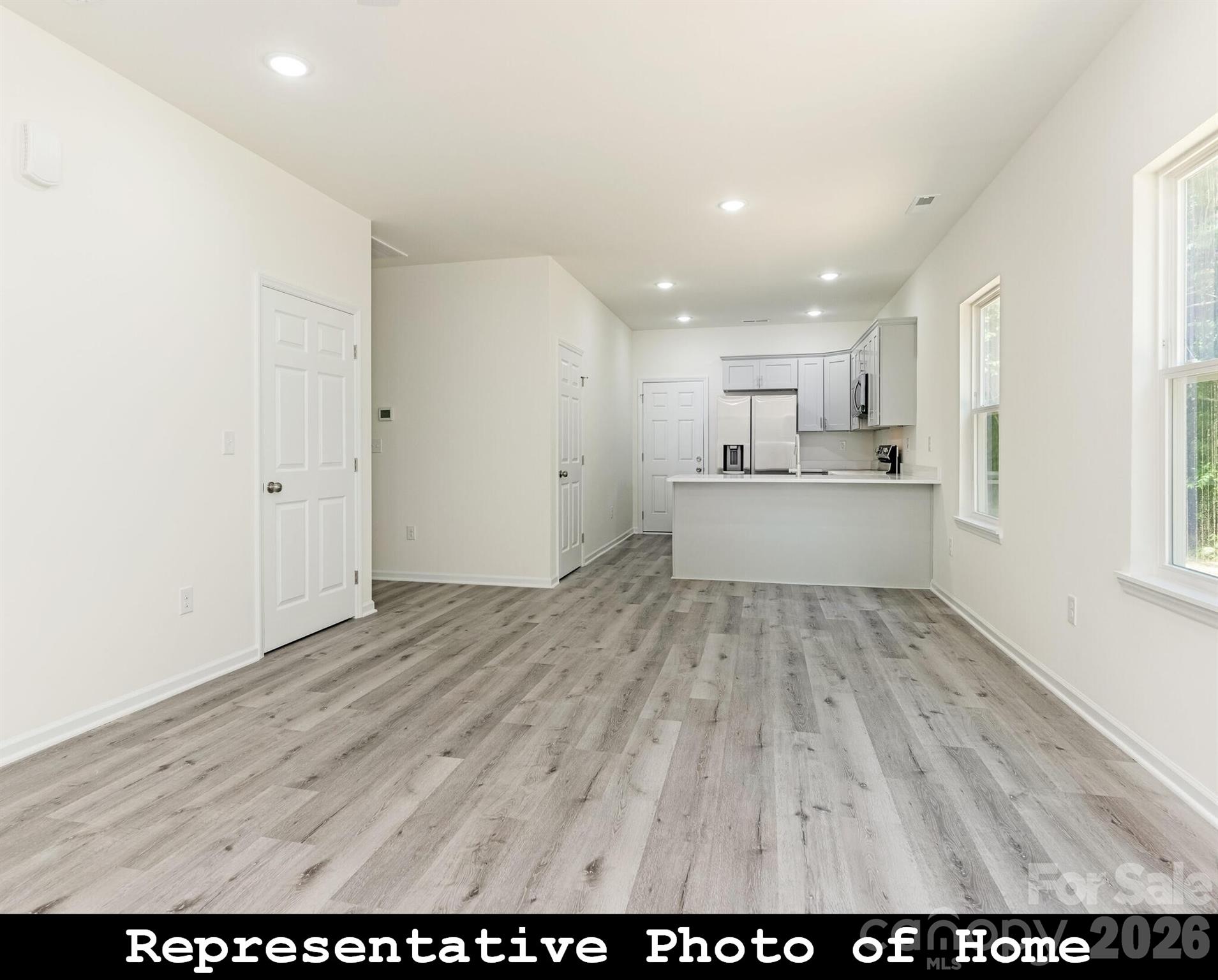 962 S Hoskins Road — Charlotte