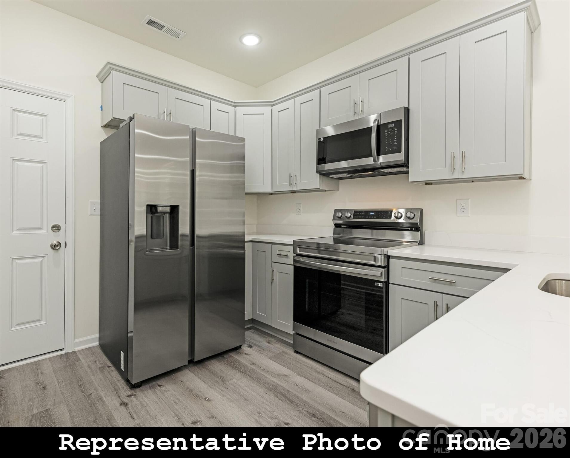 962 S Hoskins Road — Charlotte
