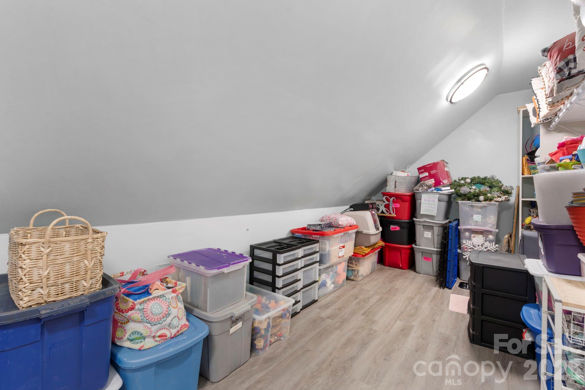 1221 Willow Creek Drive — Newton