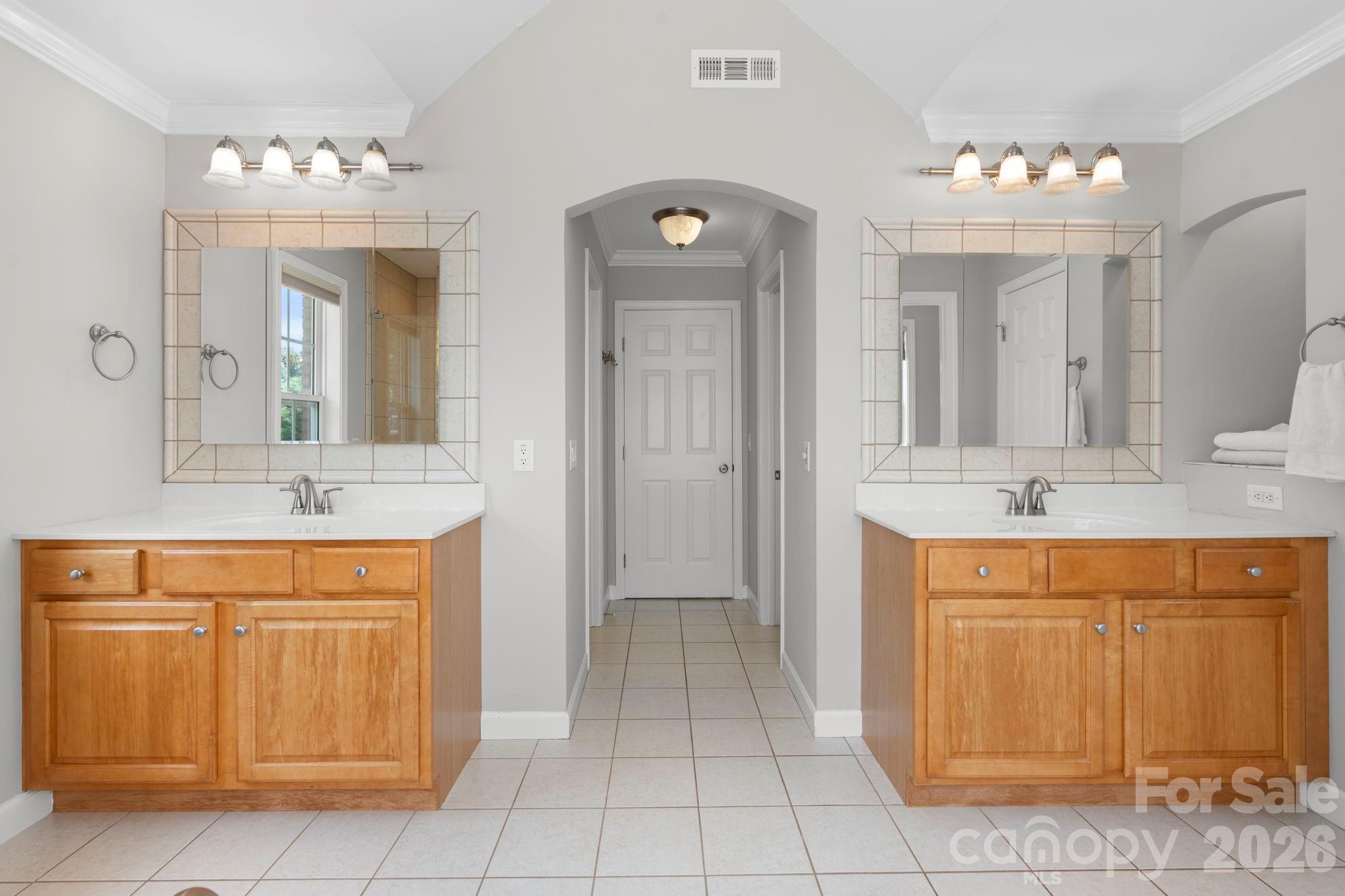 1221 Willow Creek Drive — Newton