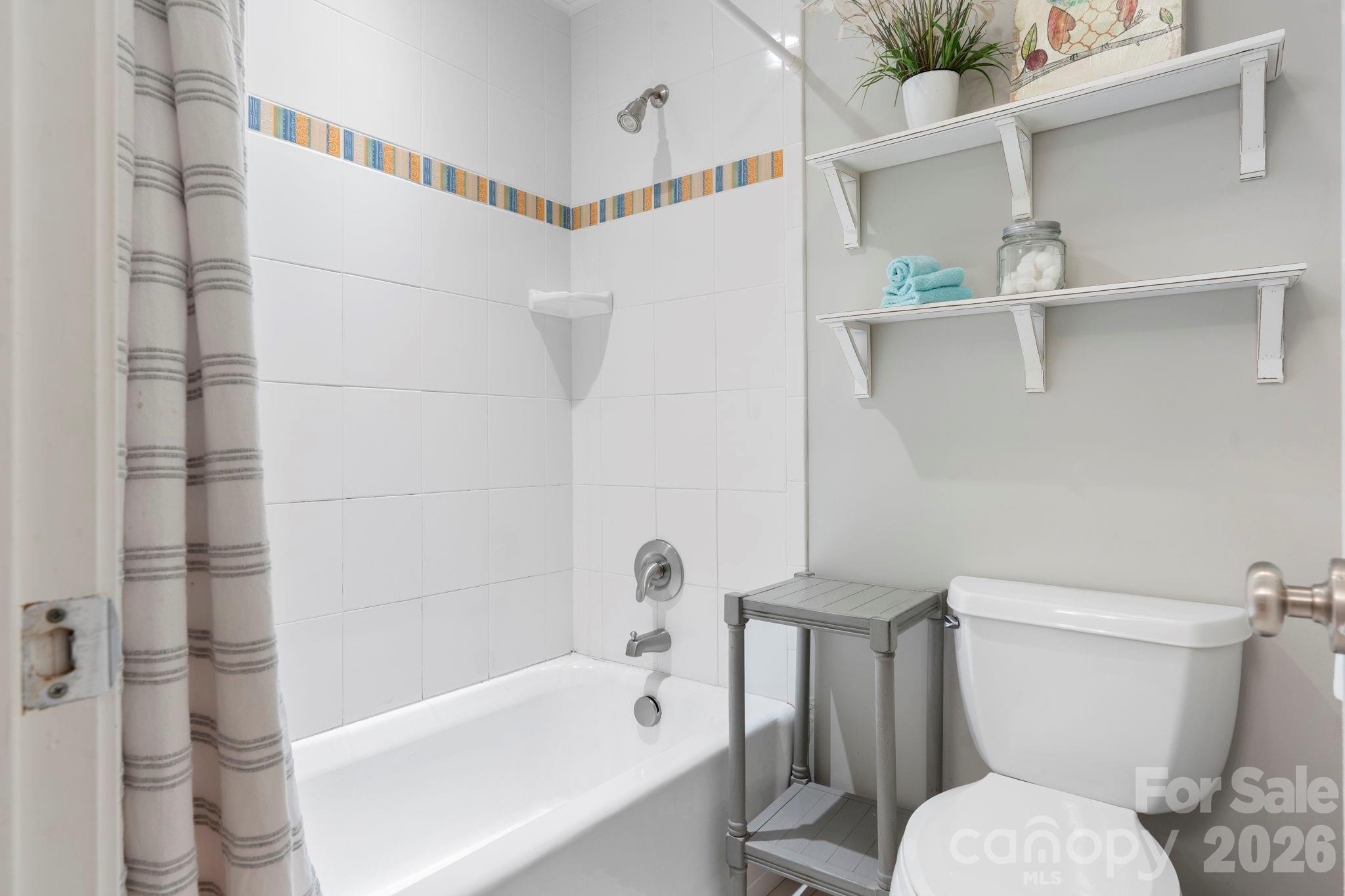 1221 Willow Creek Drive — Newton