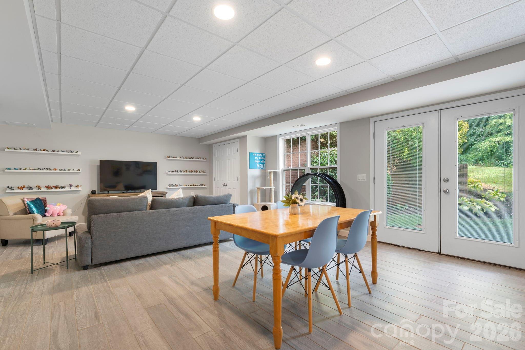 1221 Willow Creek Drive — Newton