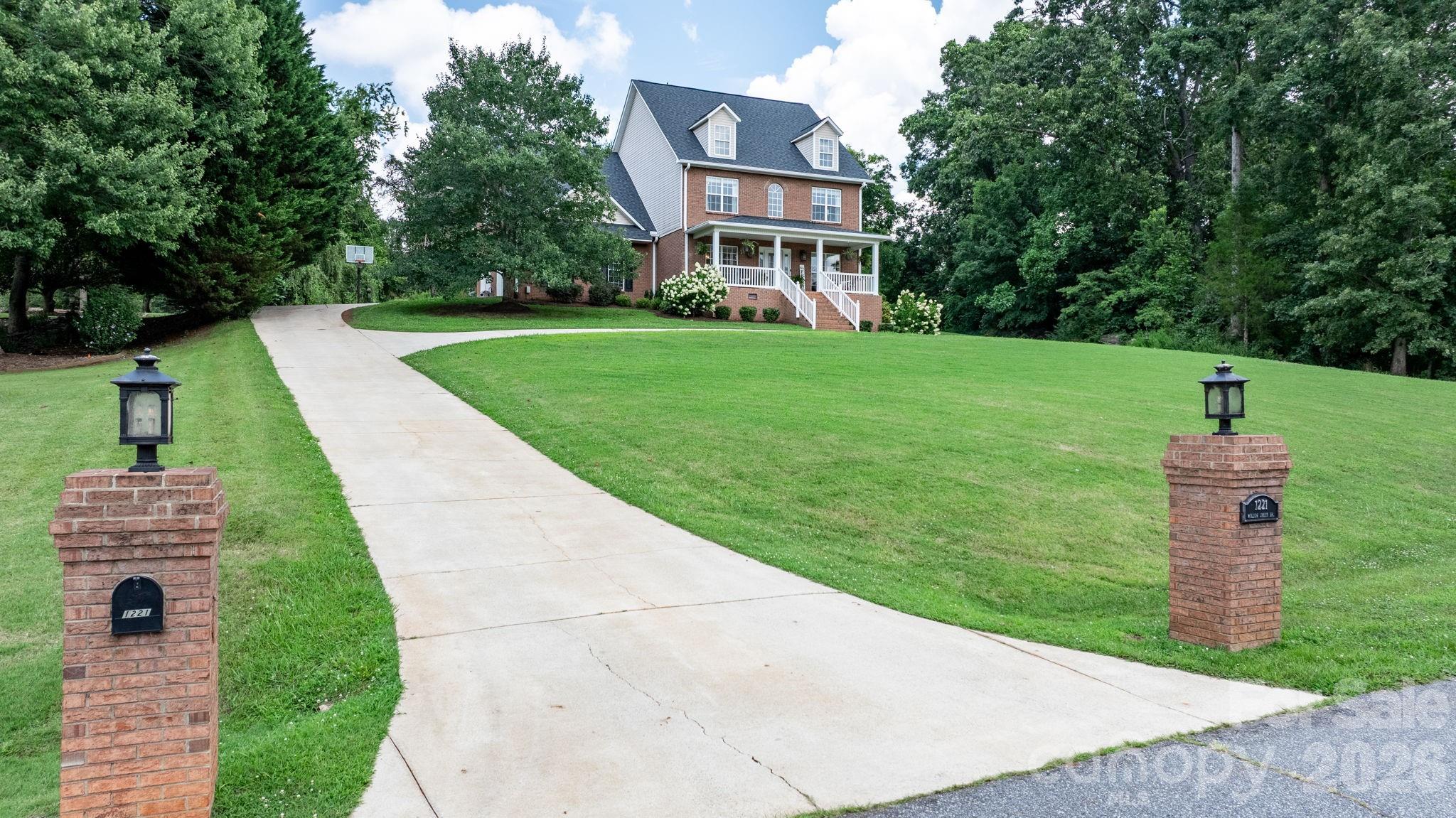 1221 Willow Creek Drive — Newton