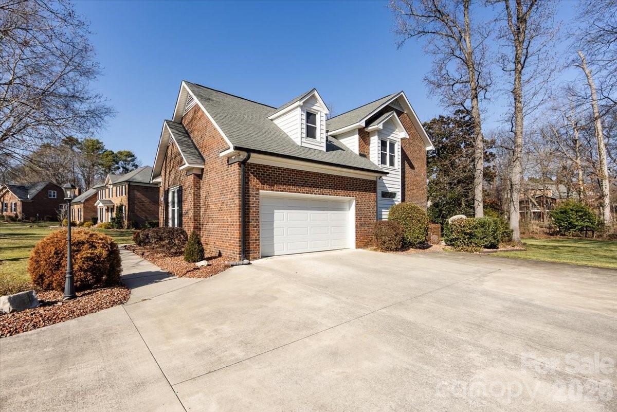 5901 Havencrest Court NW — Concord