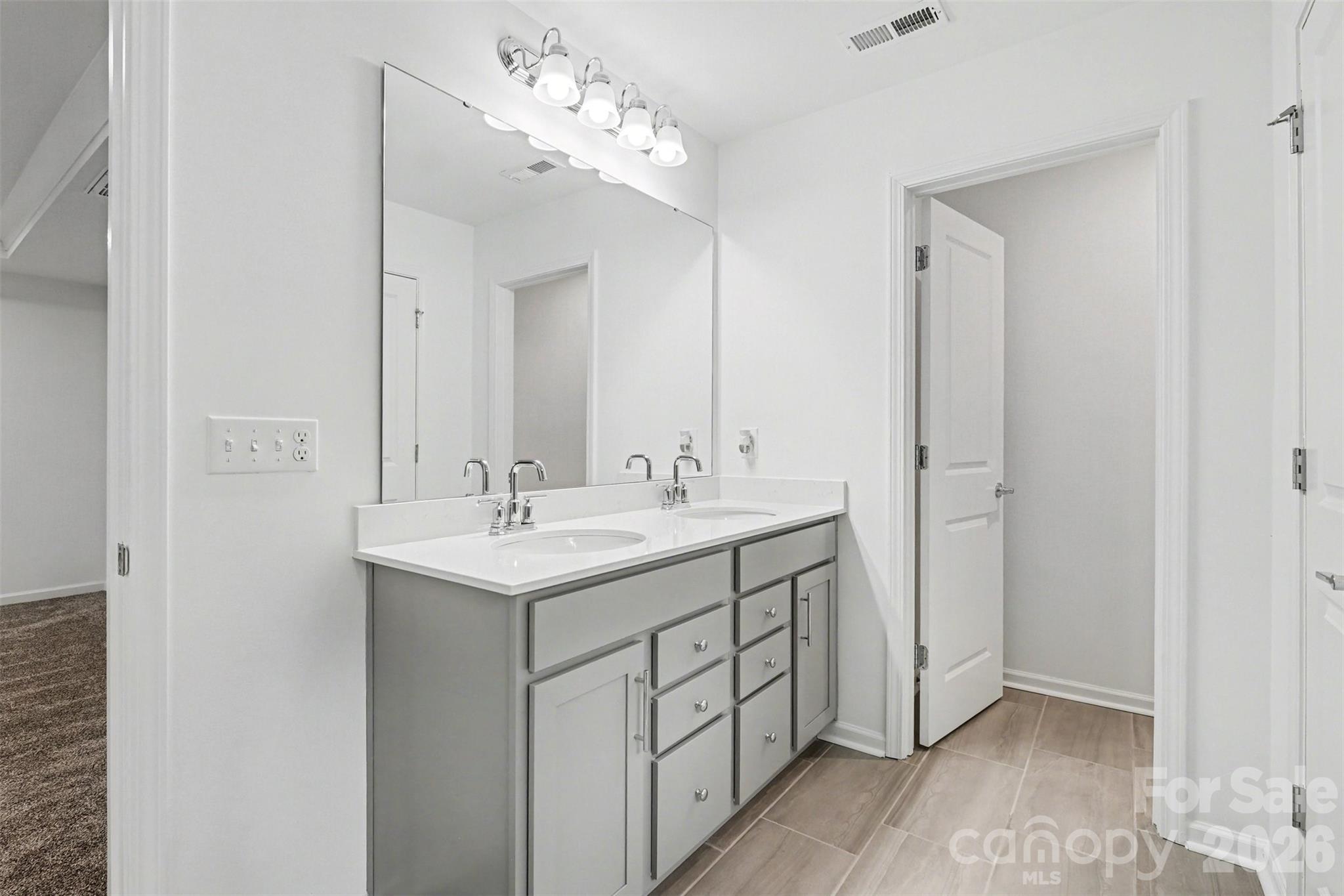 11126 Glasden Road — Charlotte